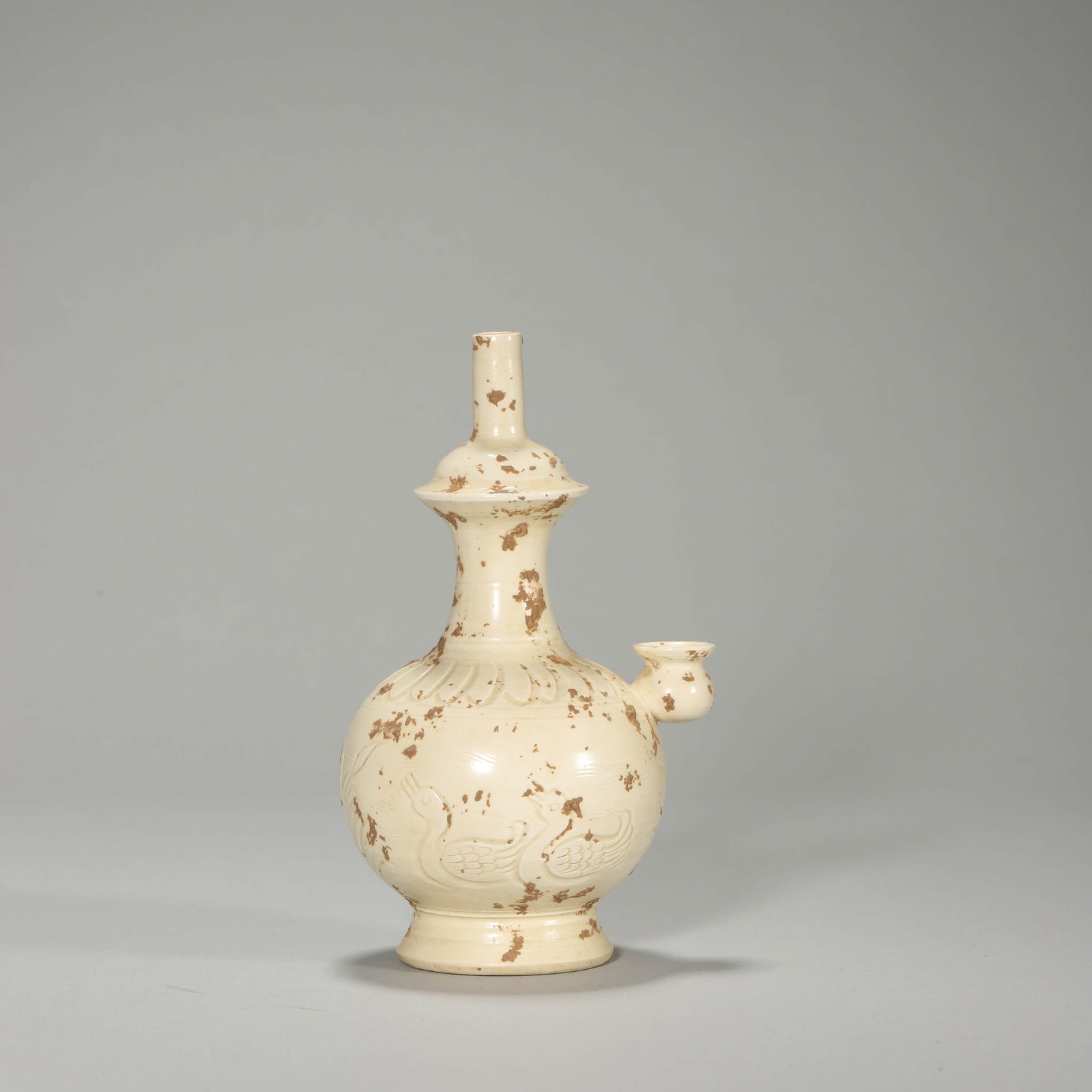 A WHITE-GLAZED CARVED EWER: A WHITE-GLAZED CARVED EWER Height: 5 7/8 in. (15 cm)