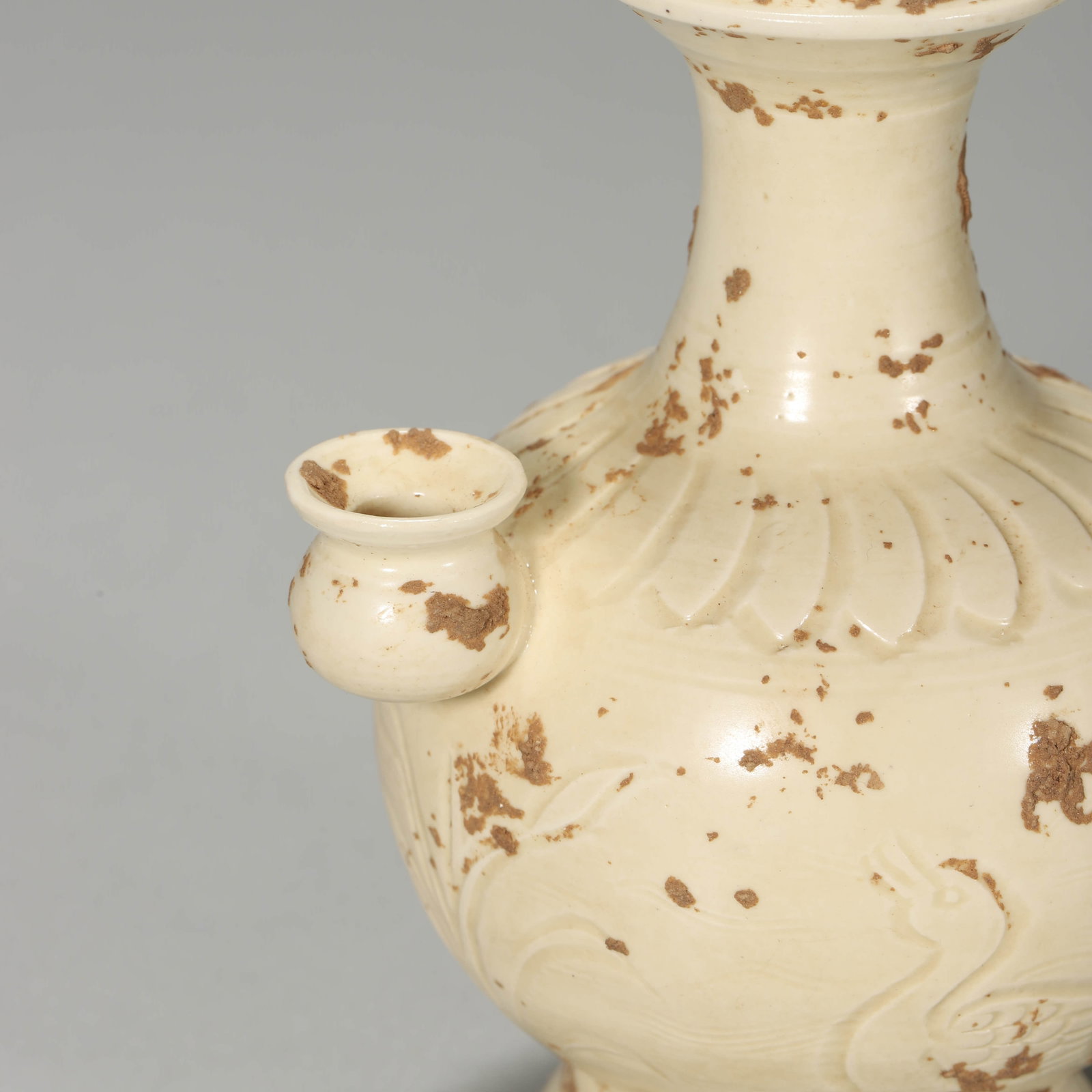 A WHITE-GLAZED CARVED EWER - 3