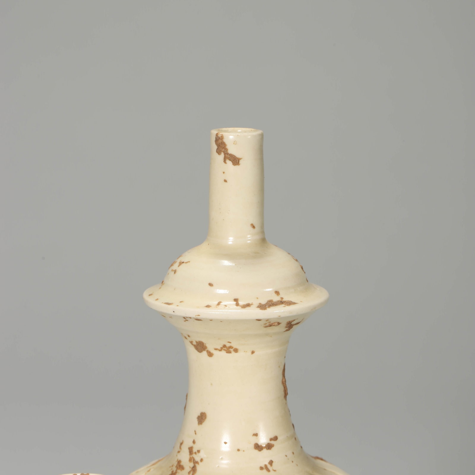 A WHITE-GLAZED CARVED EWER - 4