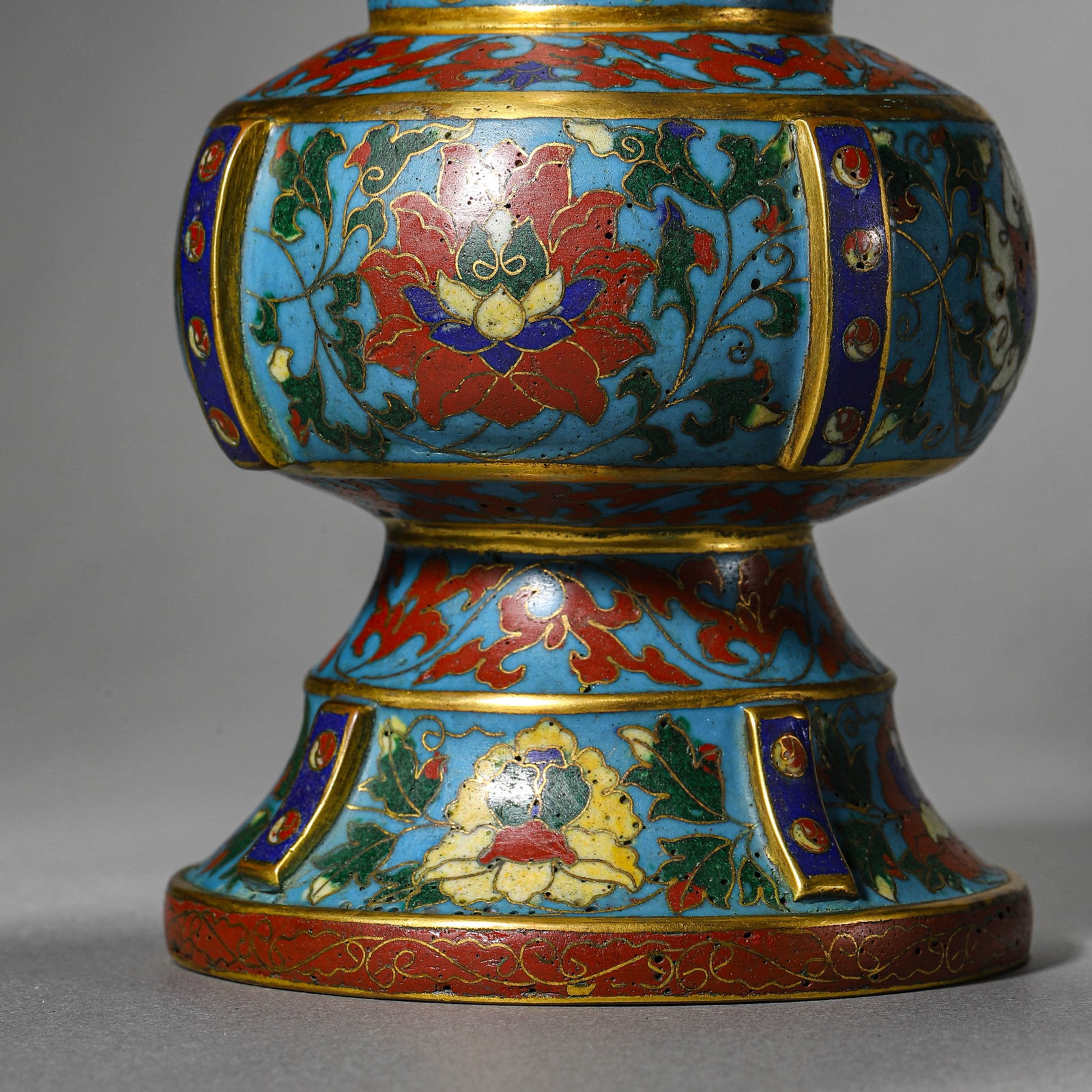 A CLOISONNÉ ENAMEL FLUTED VASE - 5