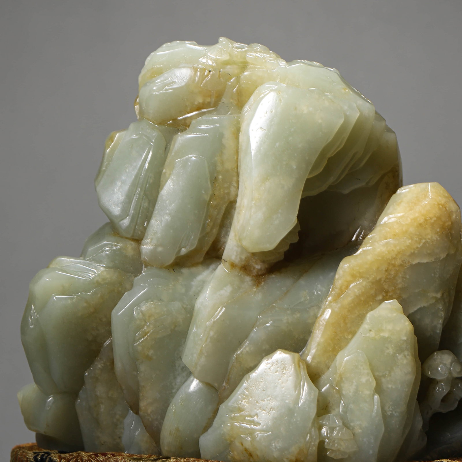 A JADE 'SCHOLAR UNDER PINES' CARVING - 5