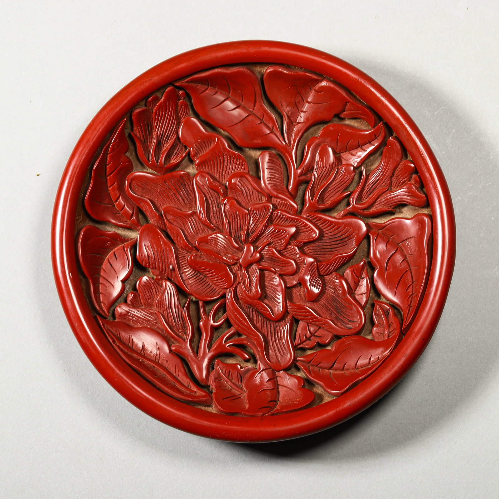 A CARVED CINNABAR LACQUER DISH - 2