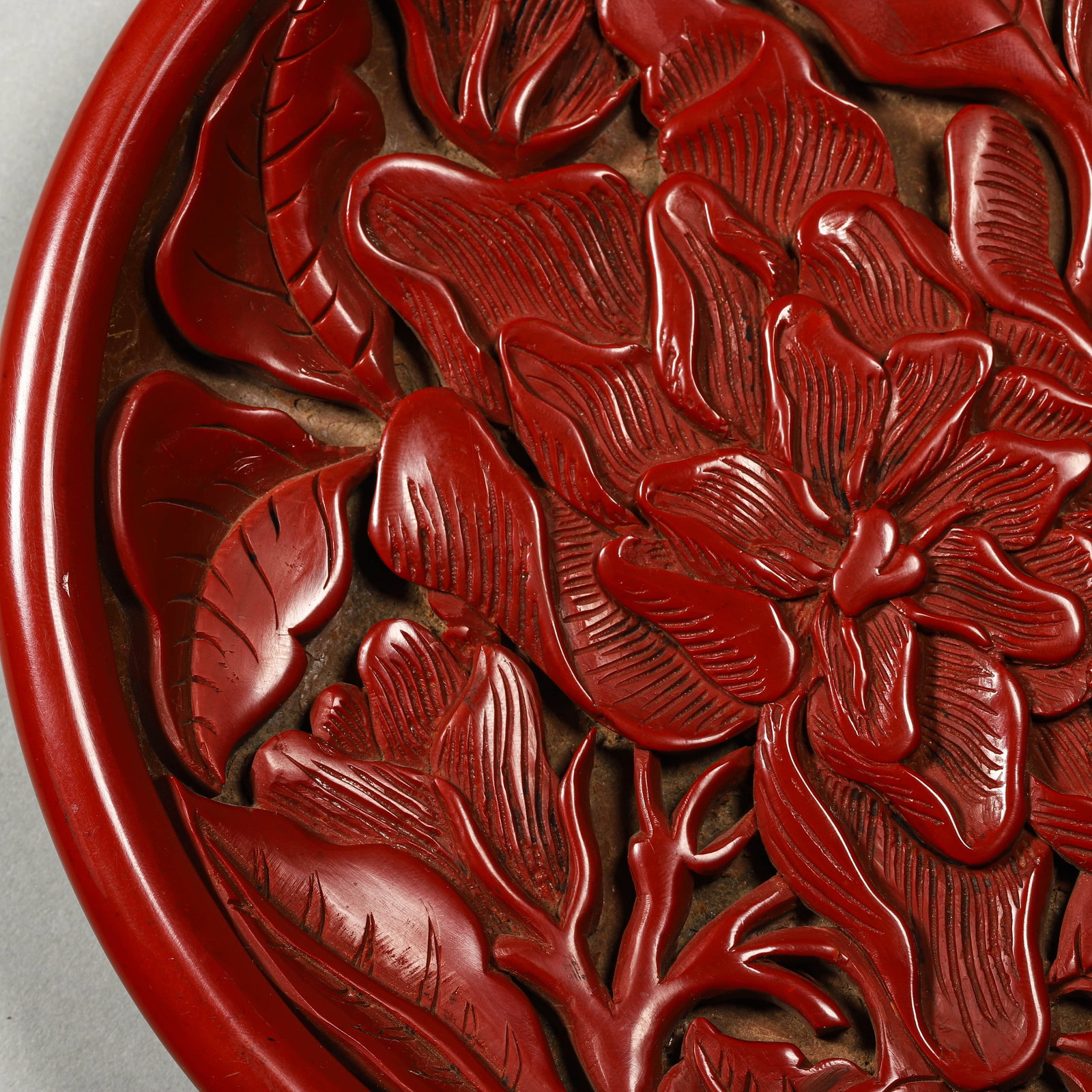 A CARVED CINNABAR LACQUER DISH - 3