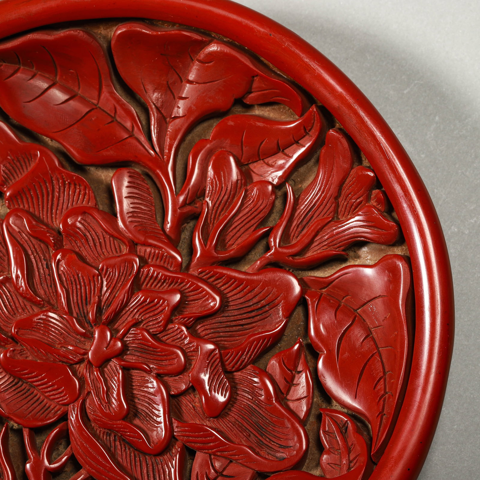 A CARVED CINNABAR LACQUER DISH - 4