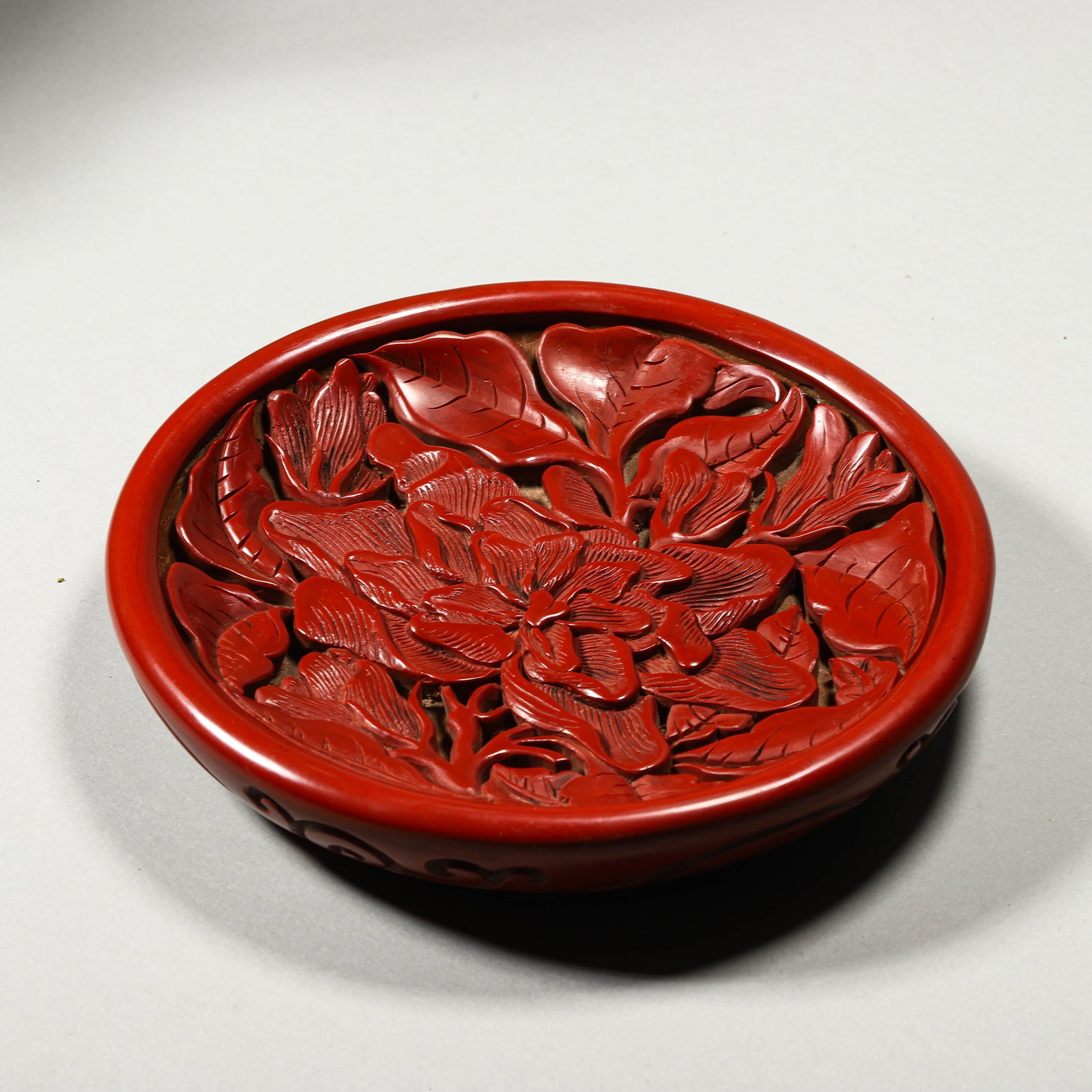 A CARVED CINNABAR LACQUER DISH - 5