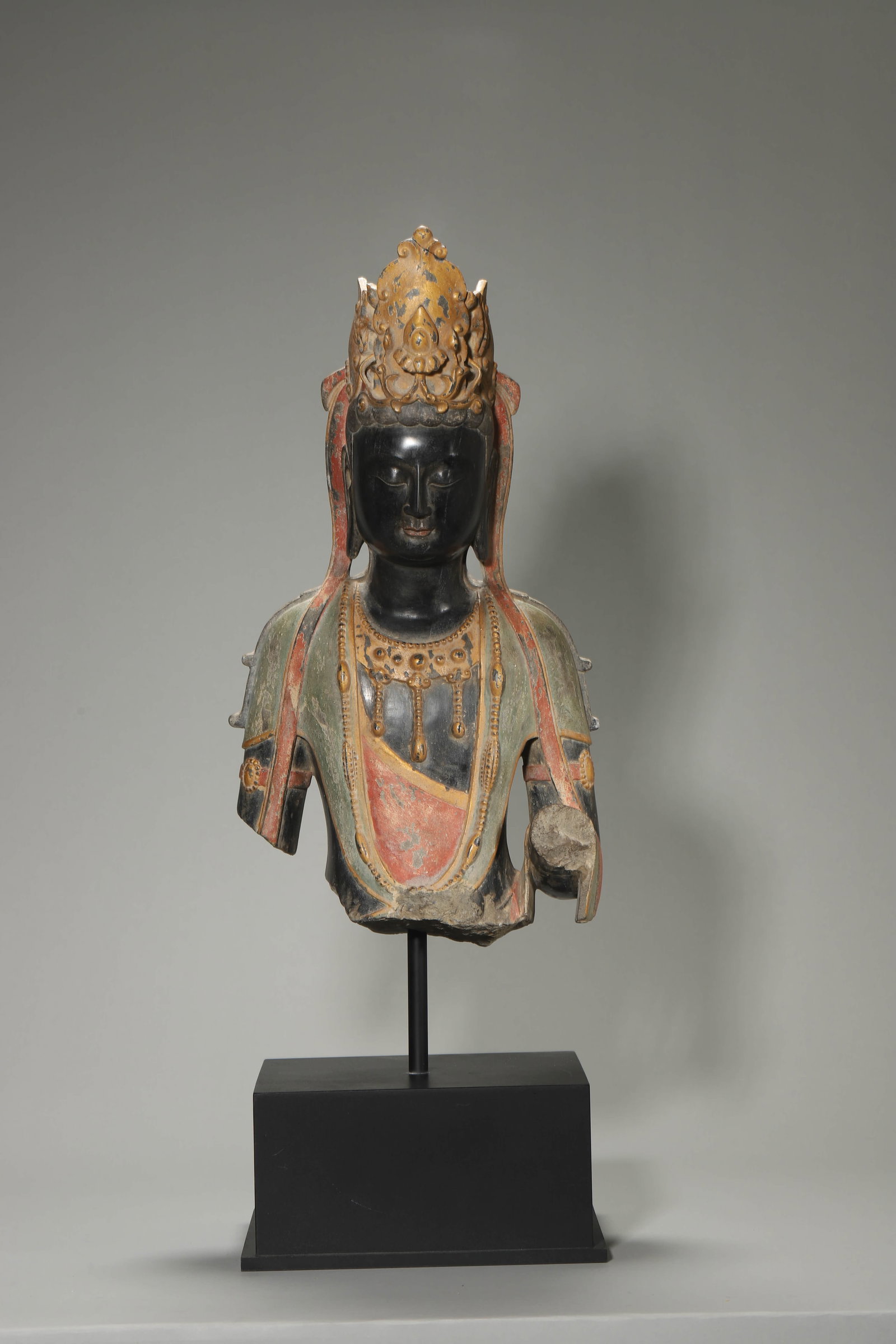 A POLYCHROME STONE CARVED BUDDHA HEAD (1 of 9)