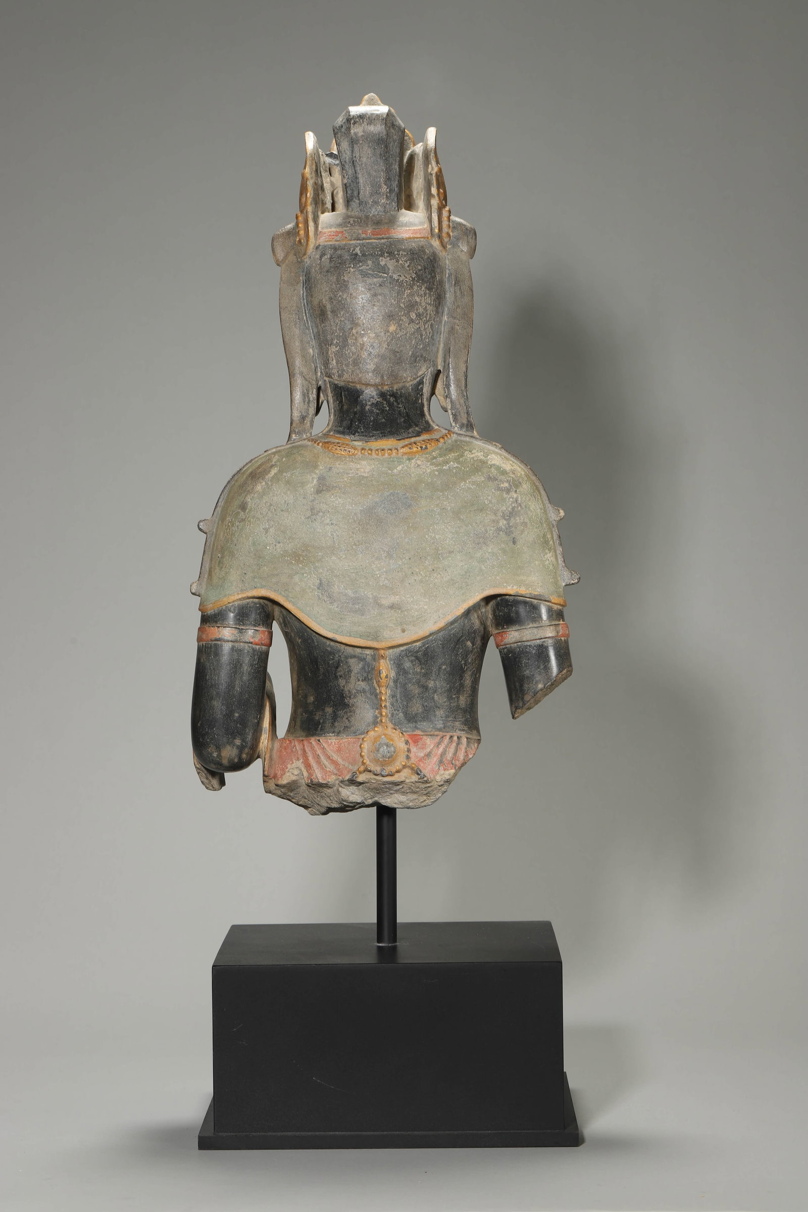 A POLYCHROME STONE CARVED BUDDHA HEAD - 4