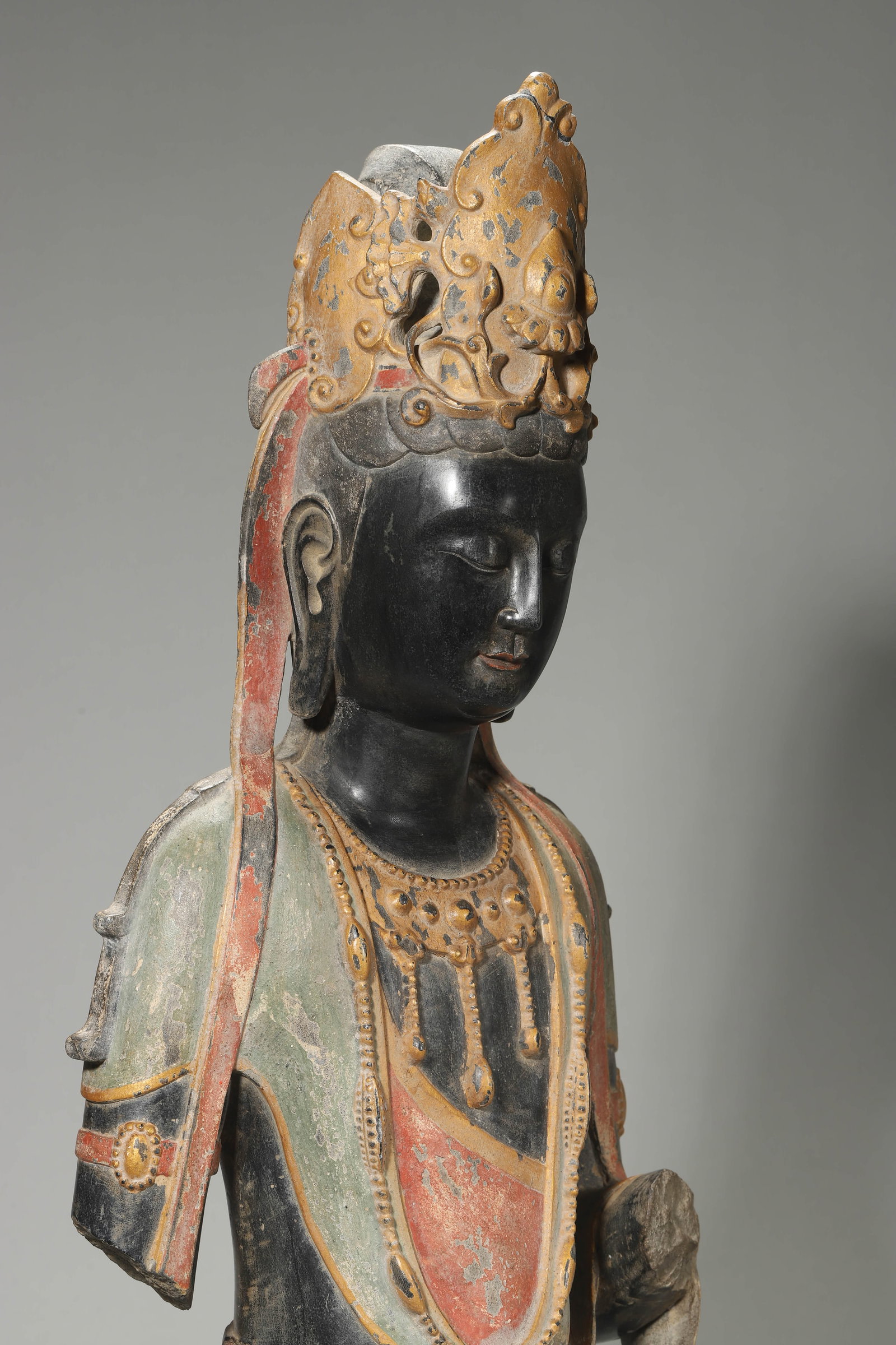 A POLYCHROME STONE CARVED BUDDHA HEAD - 7