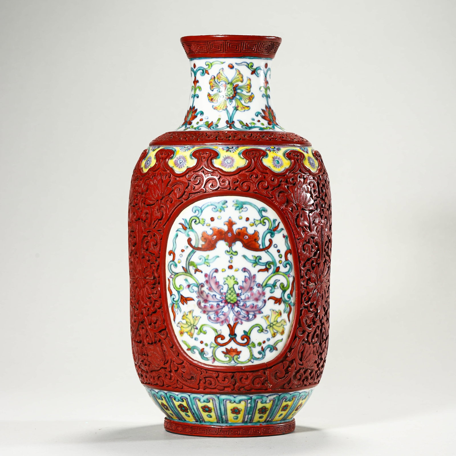 A DOUCAI MEDALLION VASE - 5