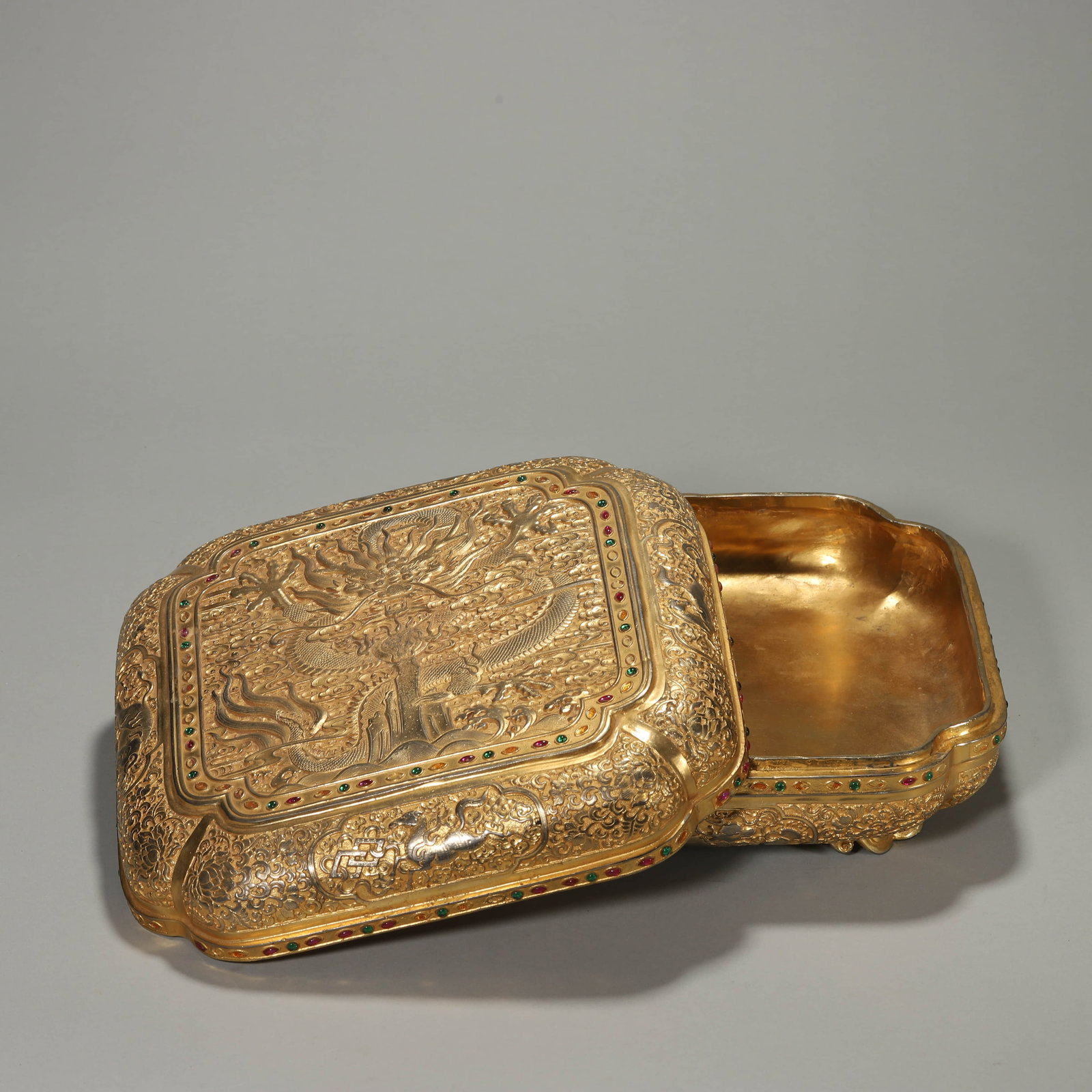 A GILT-BRONZE COVERED BOX - 2