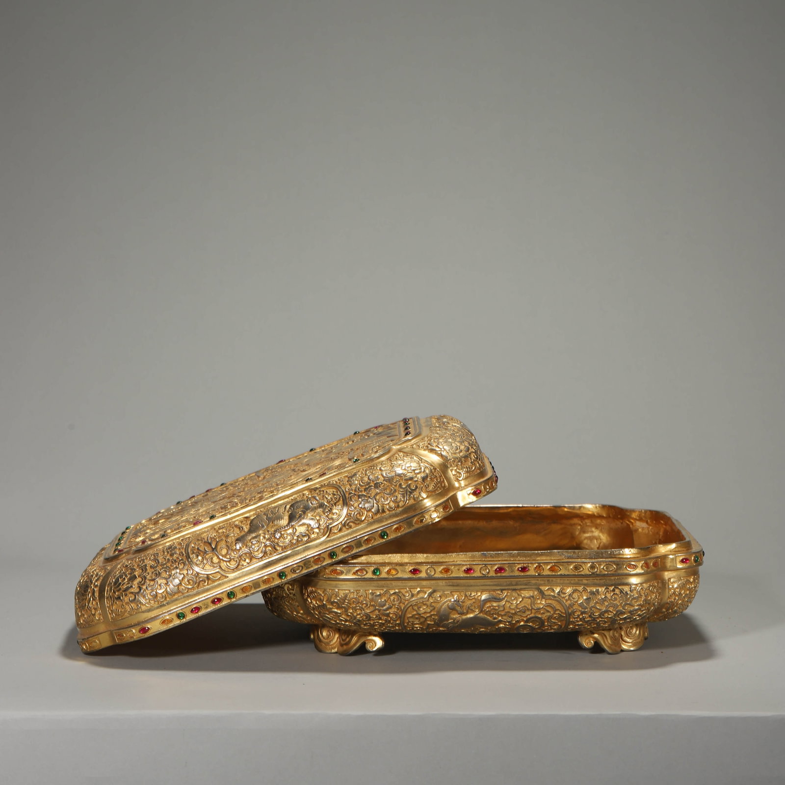 A GILT-BRONZE COVERED BOX - 4