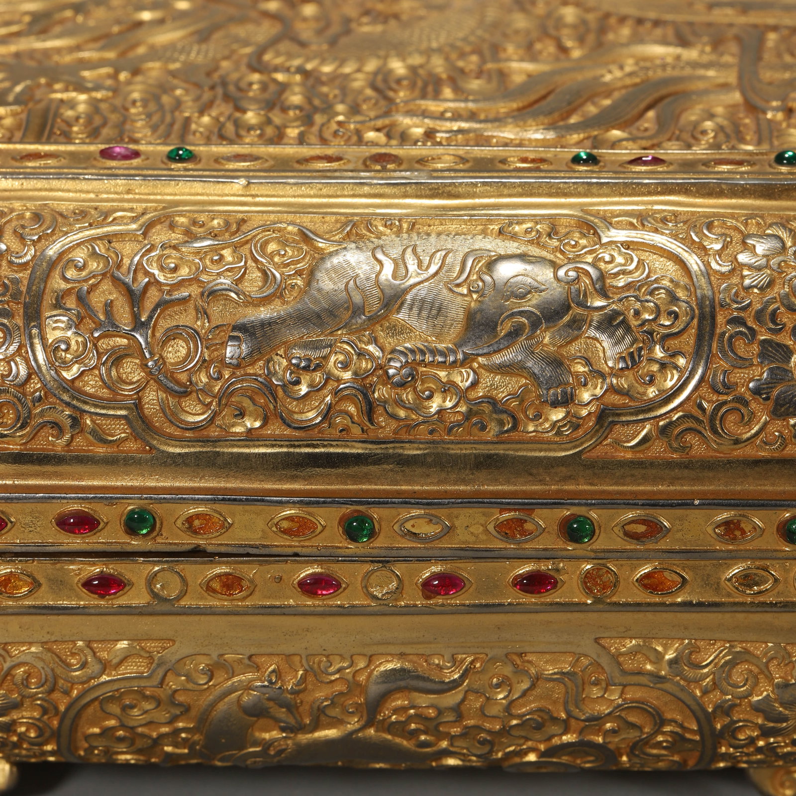 A GILT-BRONZE COVERED BOX - 5