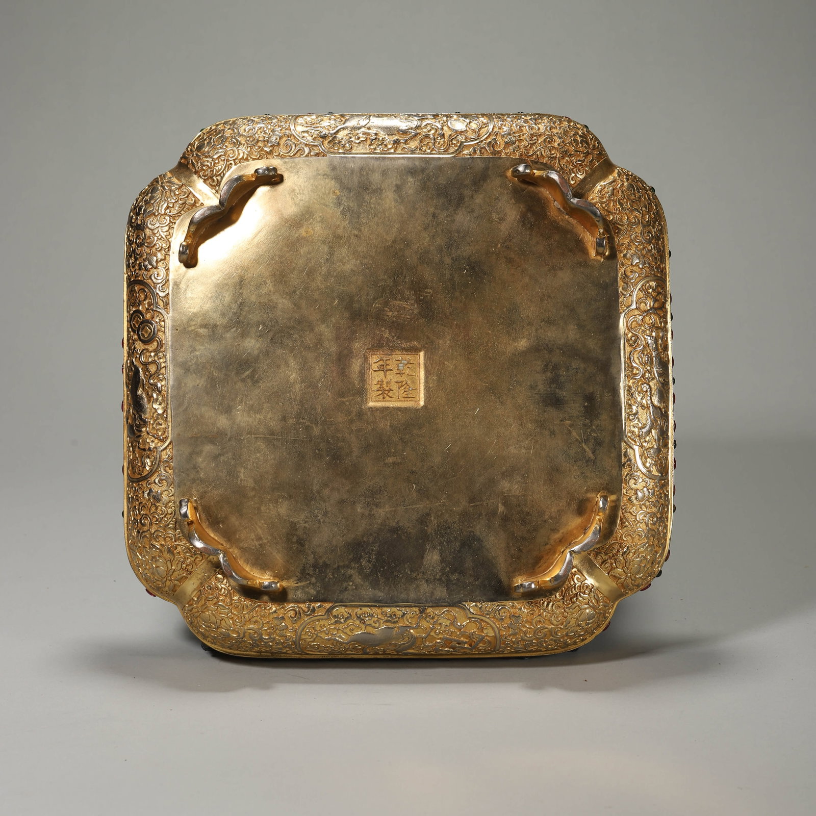 A GILT-BRONZE COVERED BOX - 6