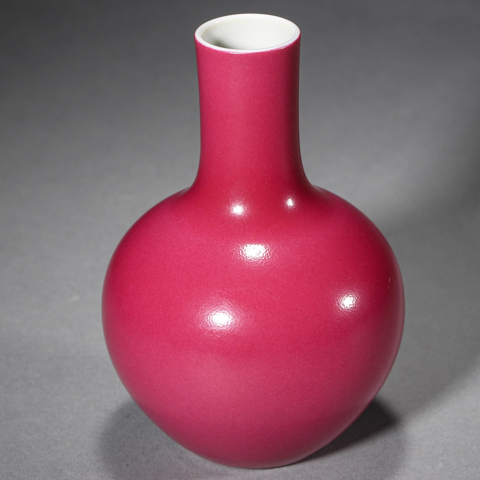 A RUBY-GLAZED SMALL GLOBULAR VASE - 2