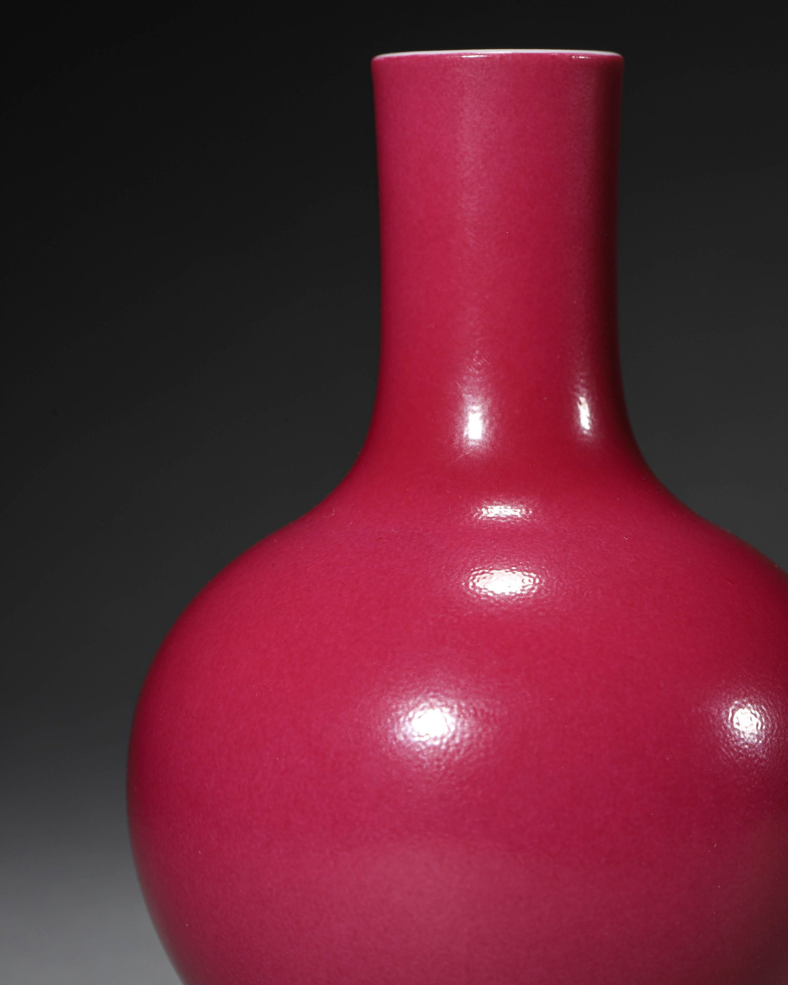 A RUBY-GLAZED SMALL GLOBULAR VASE - 3