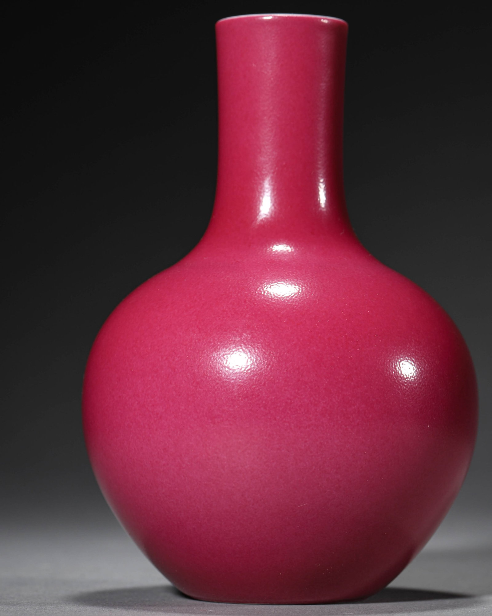 A RUBY-GLAZED SMALL GLOBULAR VASE - 4