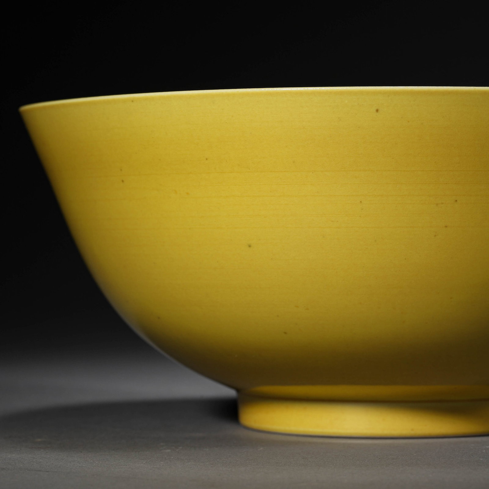 A YELLOW-GLAZED BOWL - 3
