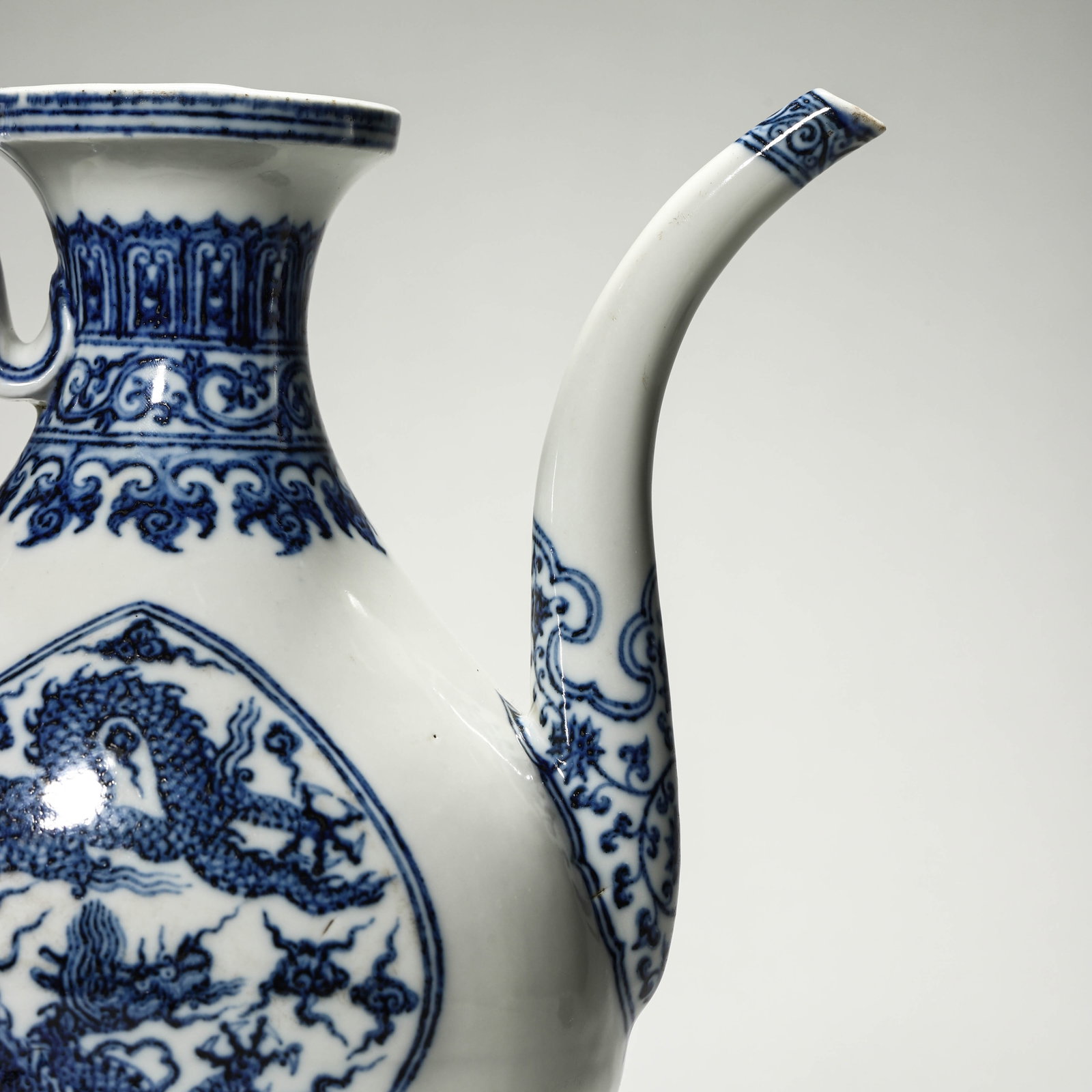A BLUE AND WHITE EWER - 4