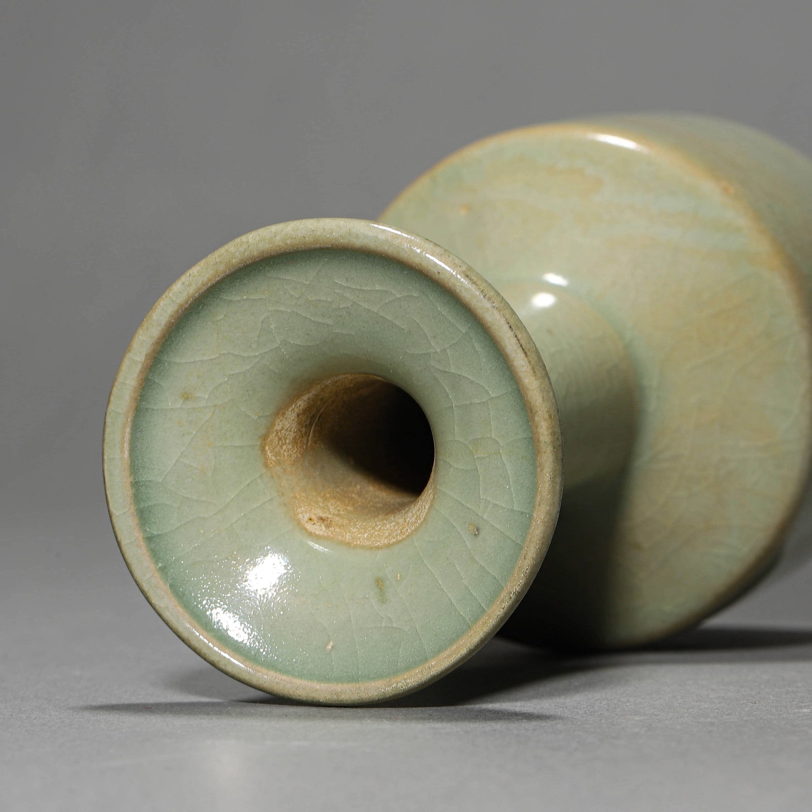 A CELADON-GLAZED VASE - 5