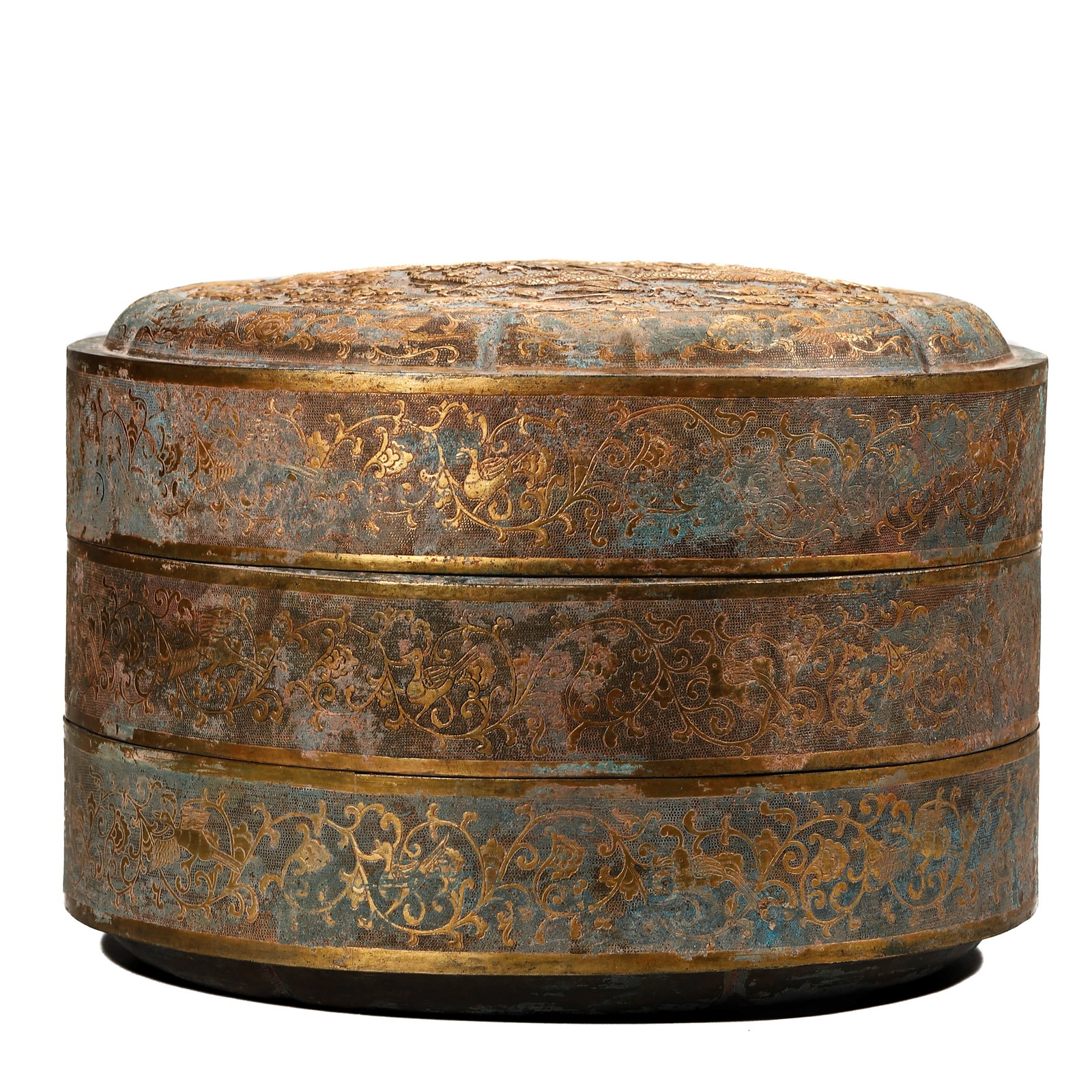 A GILT-BRONZE BOX: A GILT-BRONZE BOX Height: 9 1/16 in. (23 cm), Diameter: 12 13/16 in. (32.5 cm)