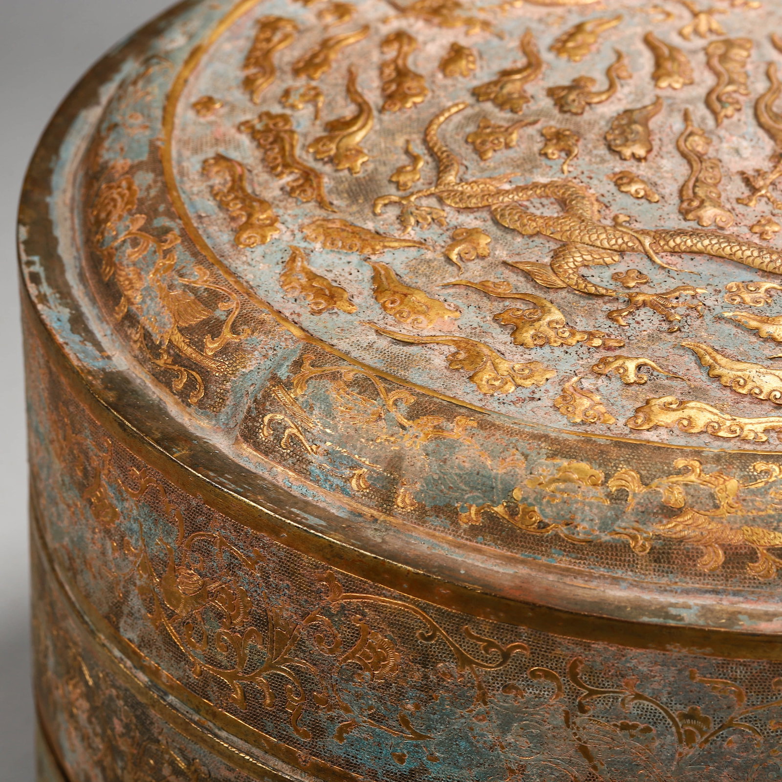 A GILT-BRONZE BOX - 3
