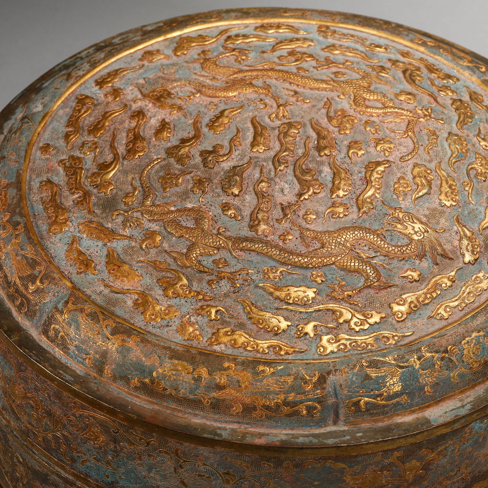 A GILT-BRONZE BOX - 4