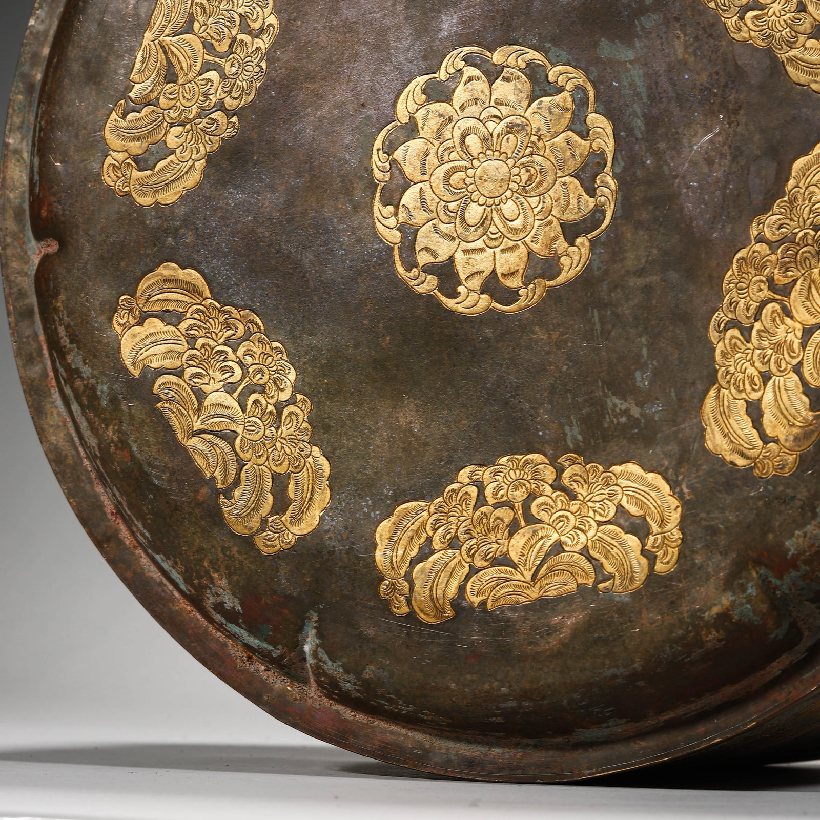 A GILT-BRONZE BOX - 6