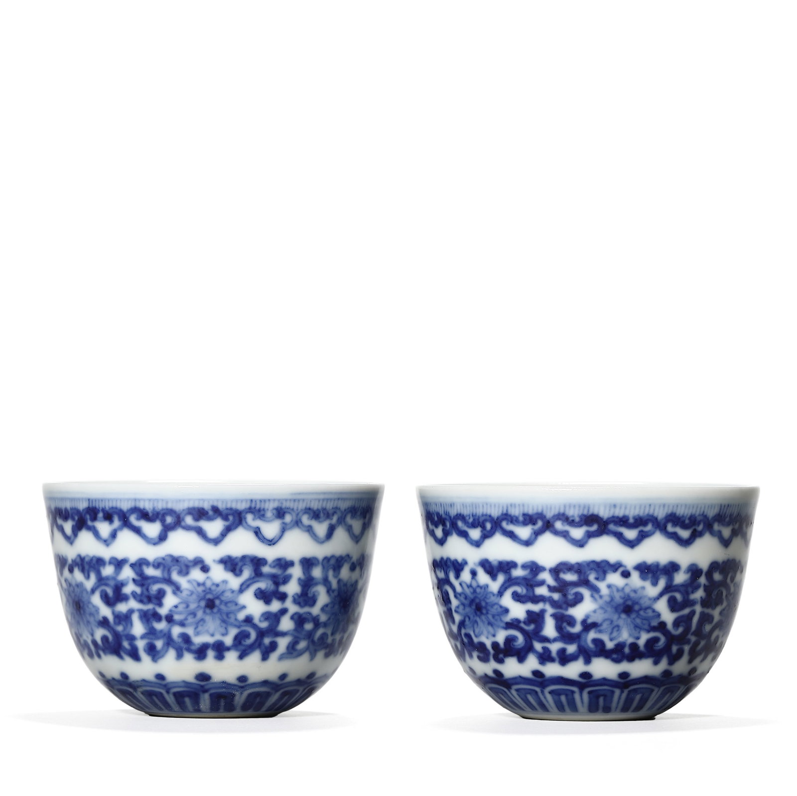 A PAIR OF BLUE AND WHITE 'INTERLOCKING LOTUS' CUPS: A PAIR OF BLUE AND WHITE 'INTERLOCKING LOTUS' CUPS Height: 1 3/4 in. (4.5 cm), Diameter: 2 9/16 in. (6.5 cm)