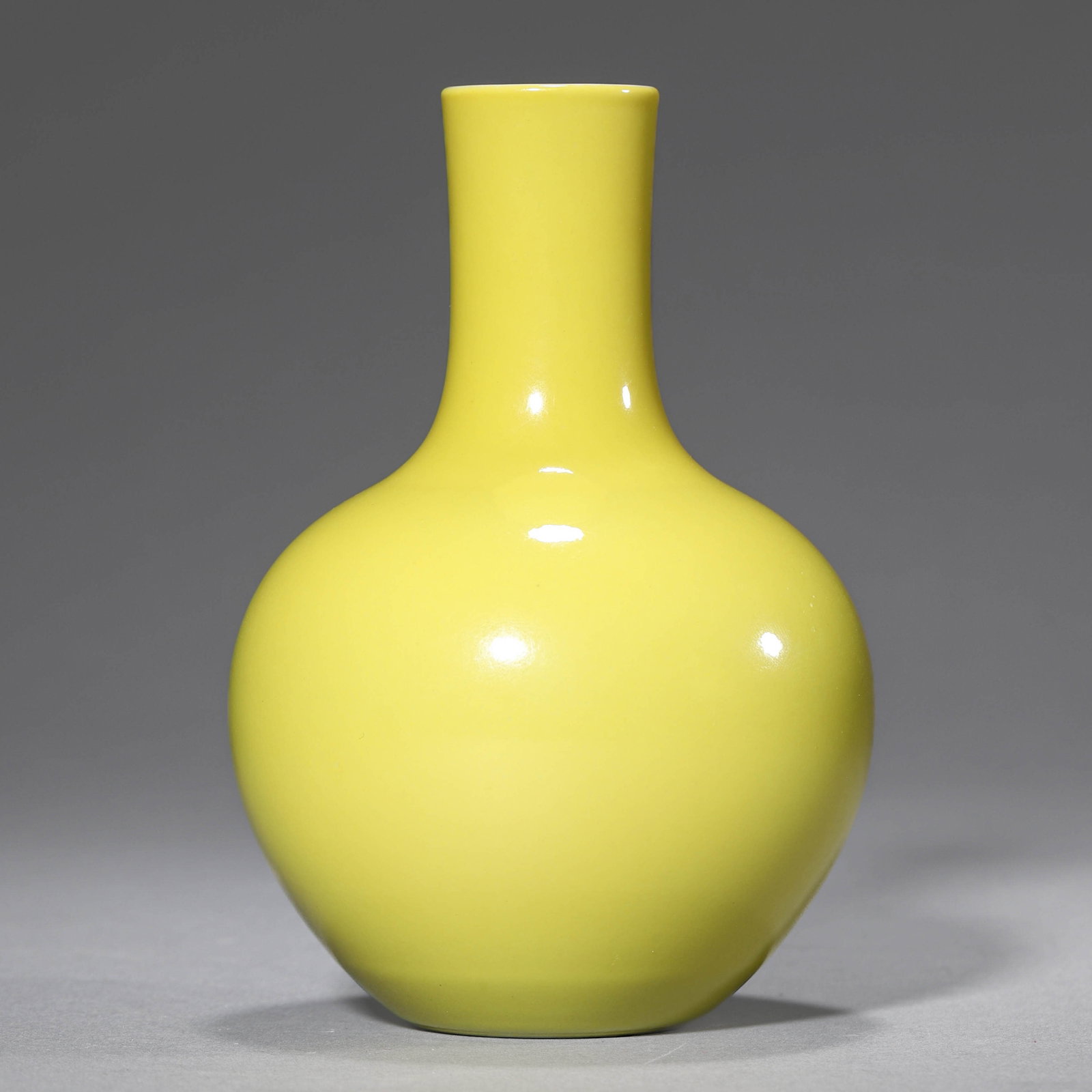 A YELLOW-GLAZED SMALL GLOBULAR VASE (1 of 4)