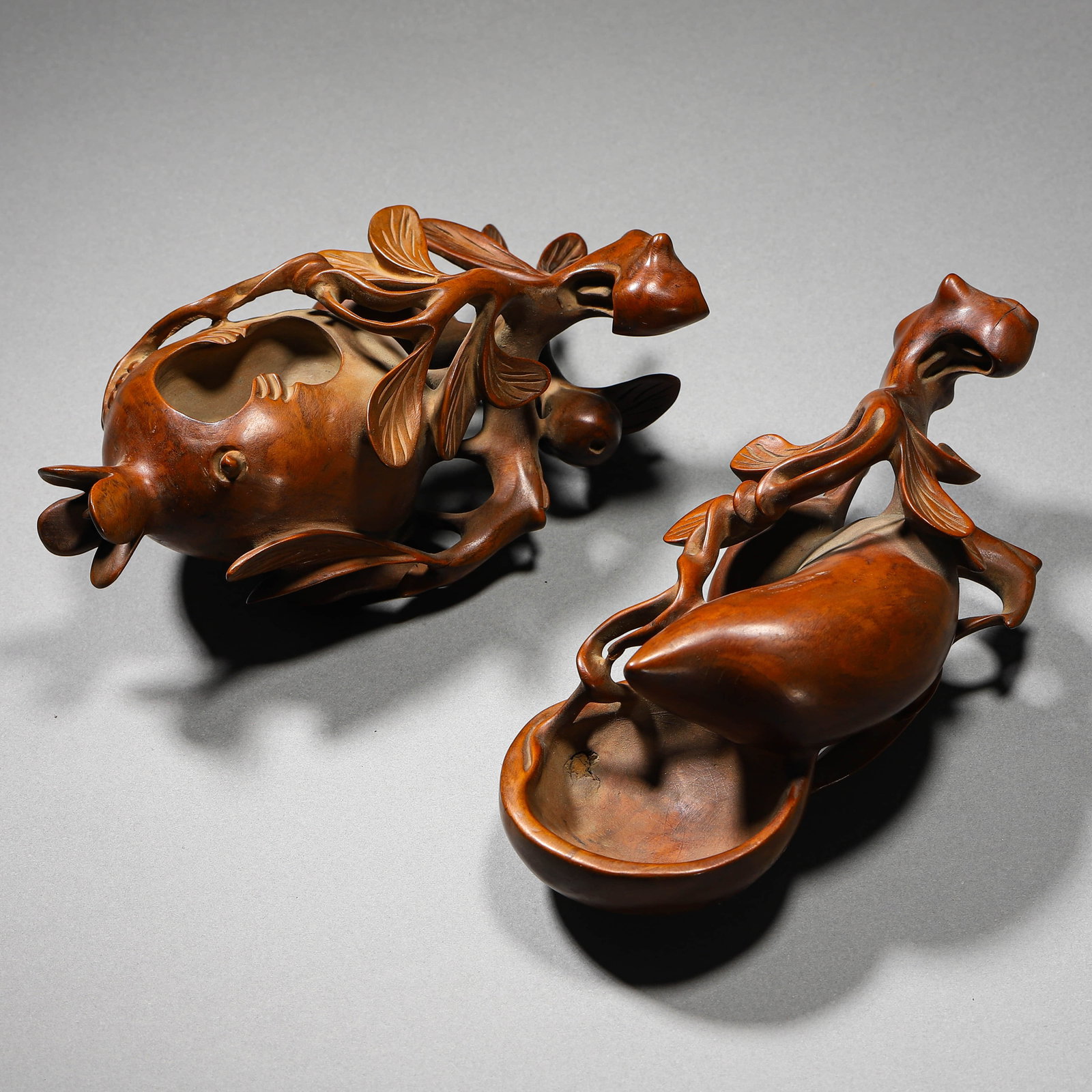 A PAIR OF BOXWOOD WATER COUPES: A PAIR OF BOXWOOD WATER COUPES Length: 5 7/8 in. (15 cm), Length: 6 11/16 in. (17 cm)