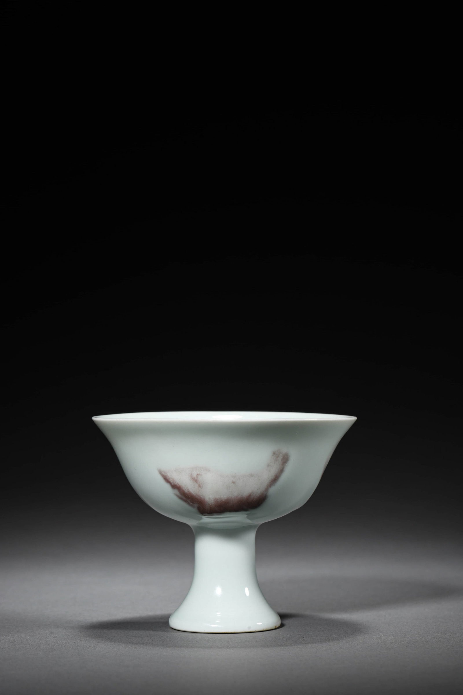 AN UNDERGLAZE-RED 'THREE FISH' CUP (1 of 6)