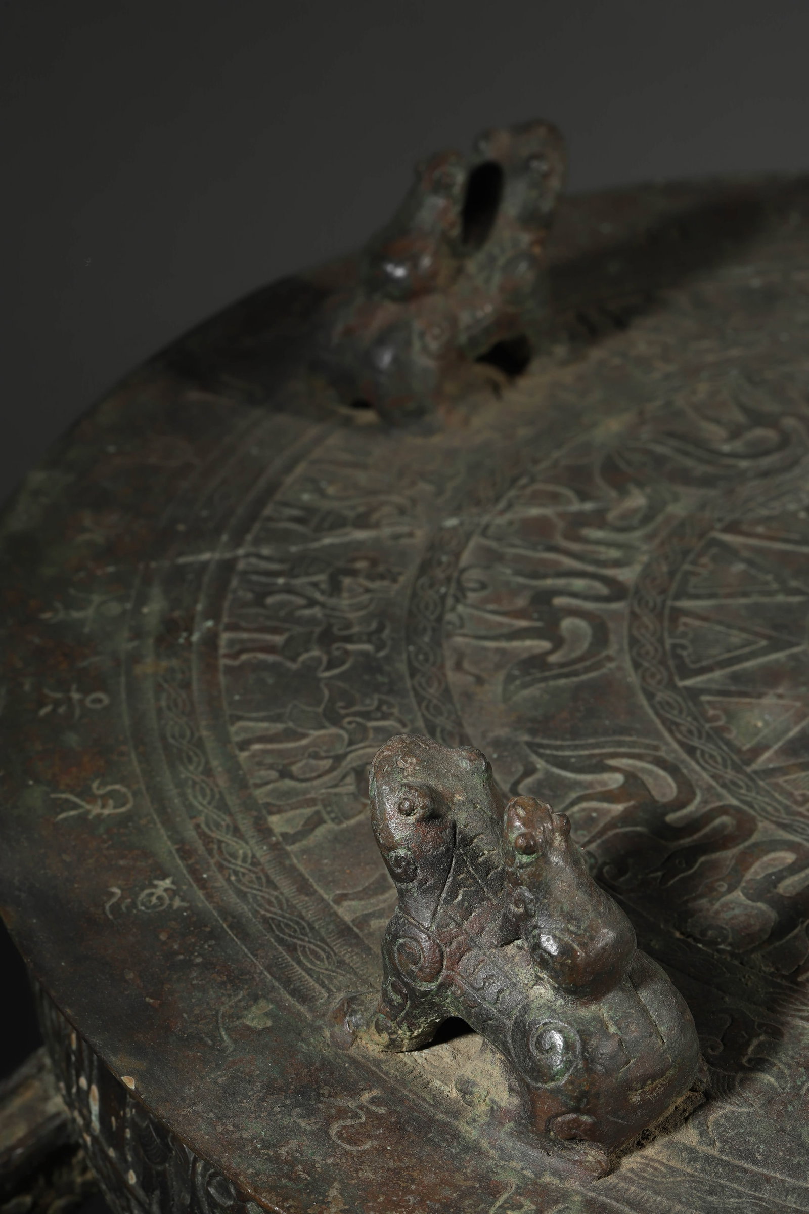 A BRONZE 'CROUCHING FROG' DRUM - 3