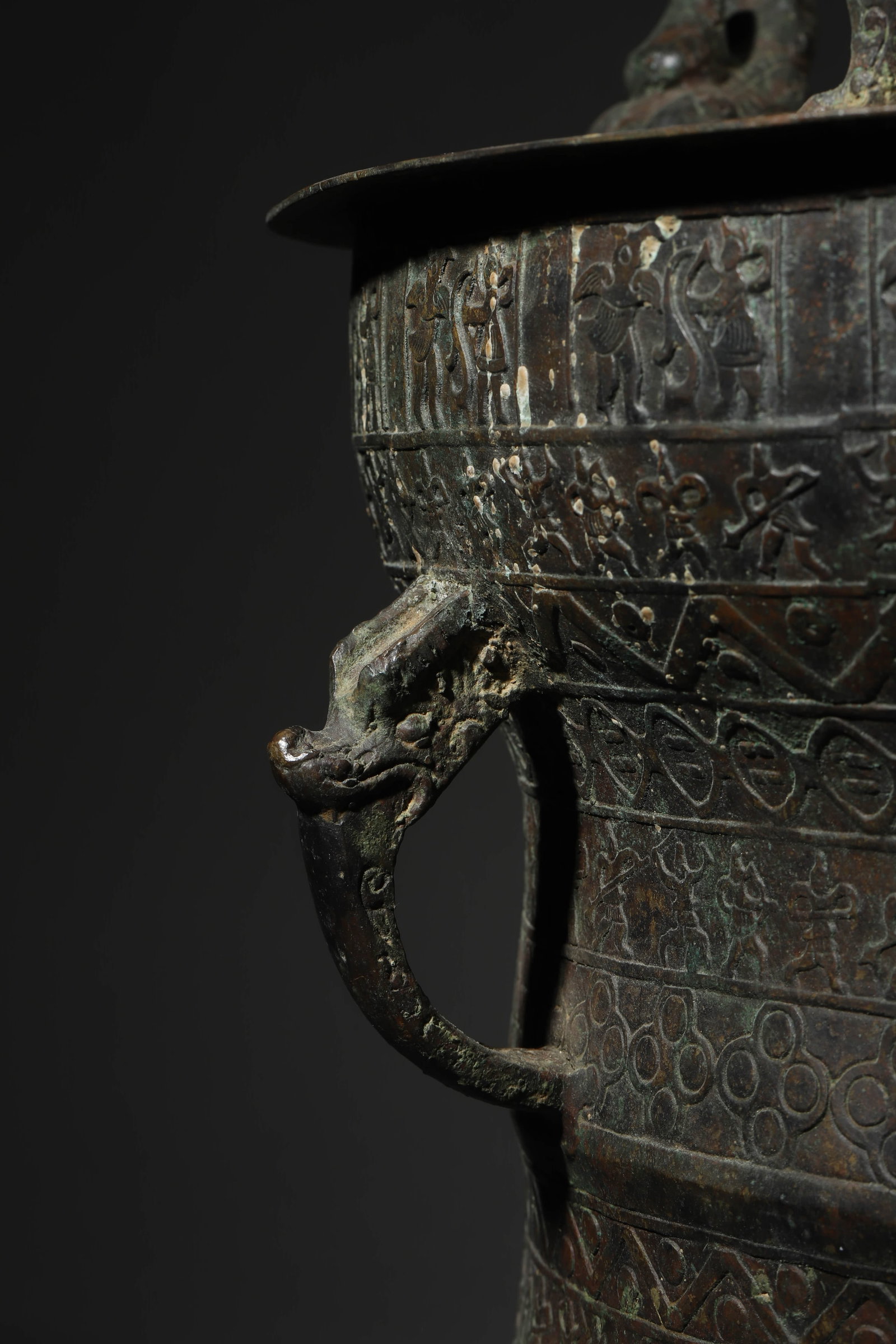 A BRONZE 'CROUCHING FROG' DRUM - 6