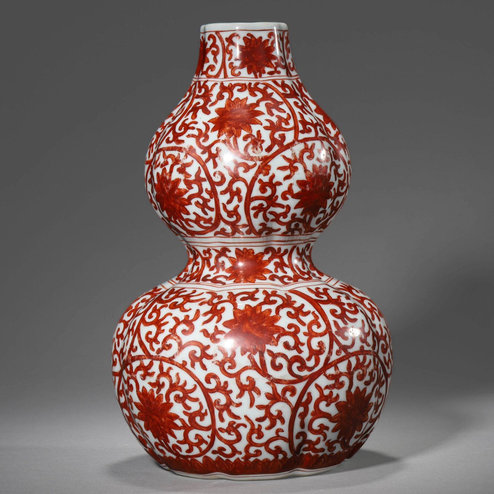 AN UNDERGLAZE-RED 'INTERLOCKING LOTUS' DOUBLE-GOURD VASE (1 of 8)