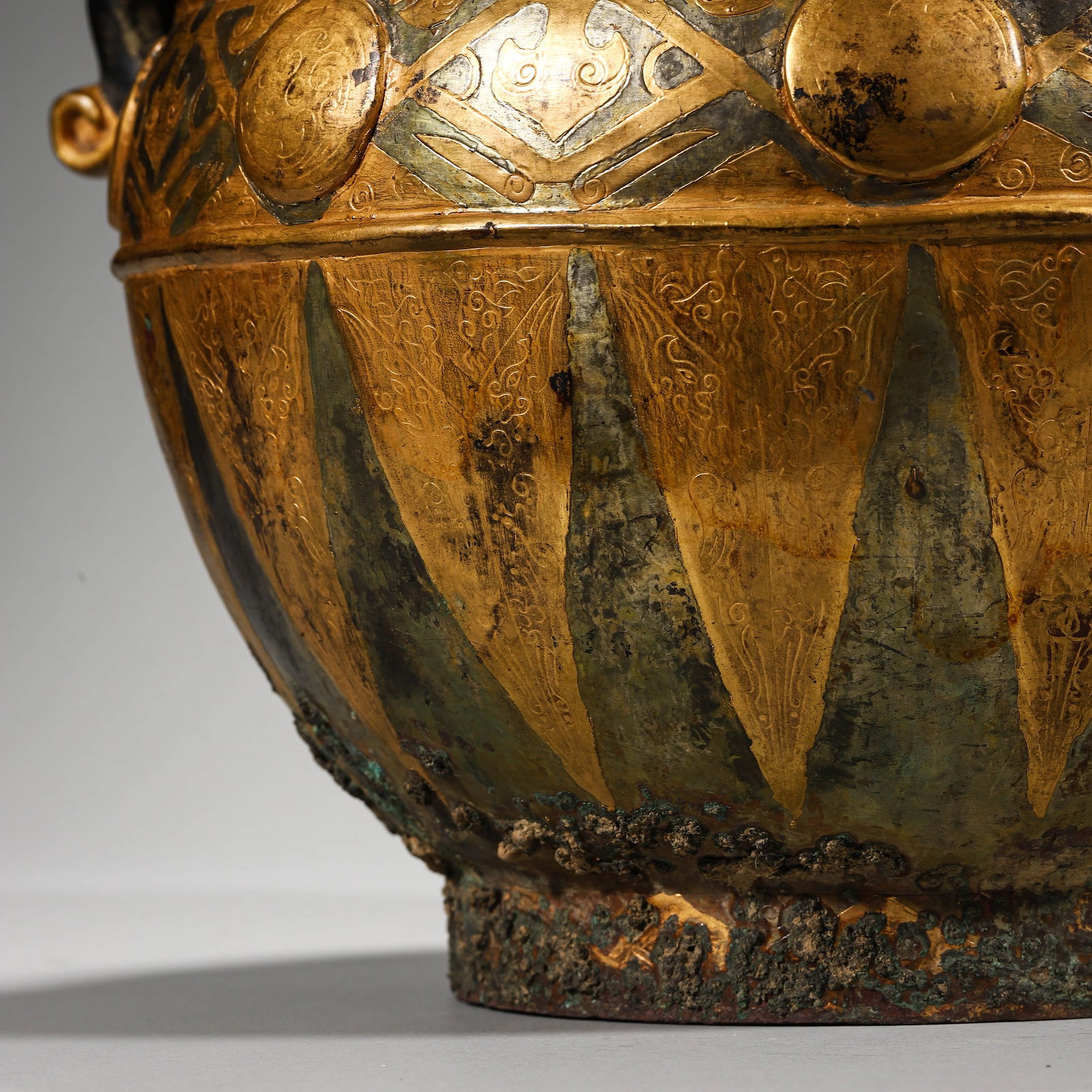A GILT-BRONZE TEAPOT - 4