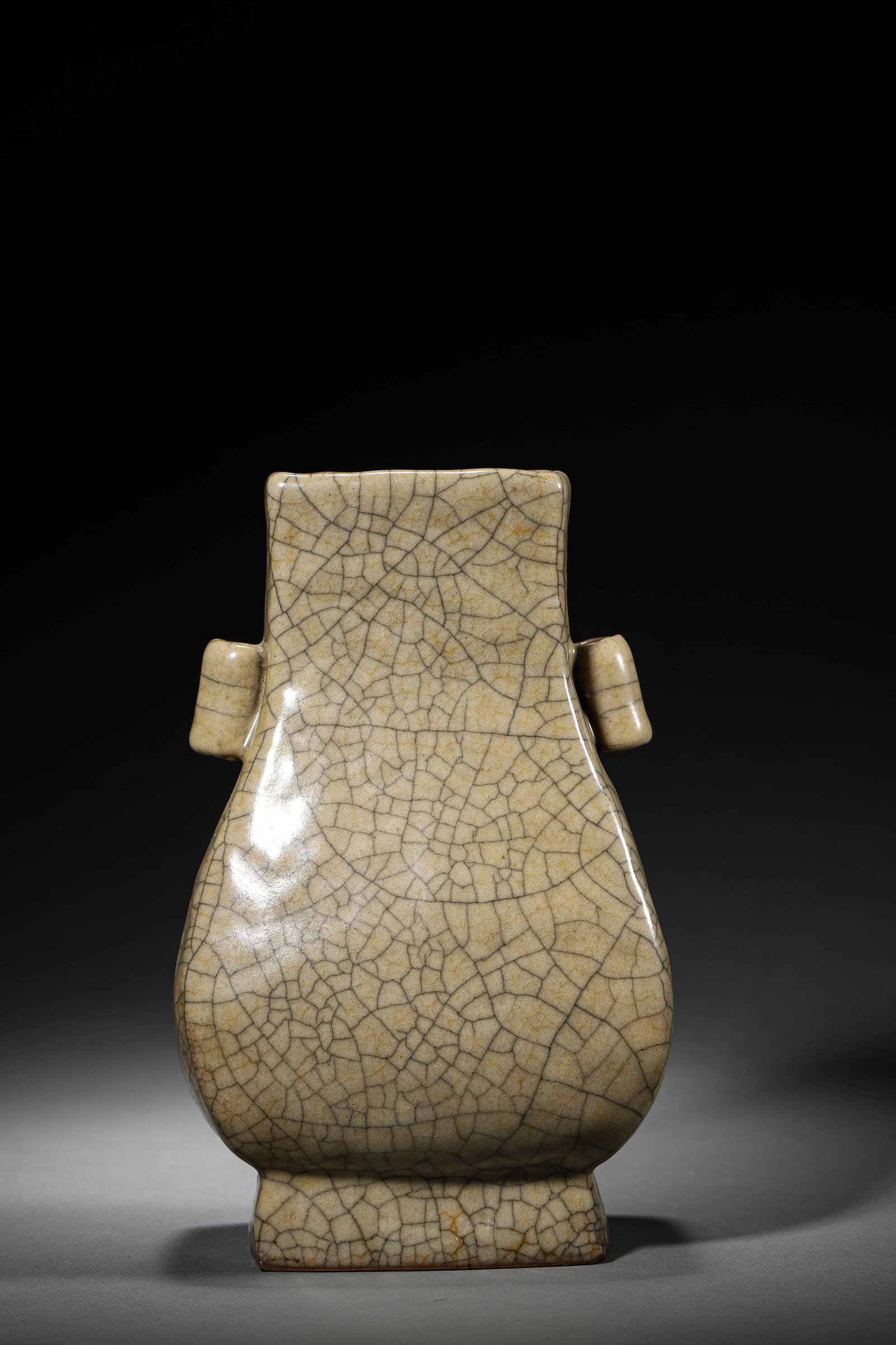 A GE-TYPE TUBULAR-HANDLE VASE (1 of 6)