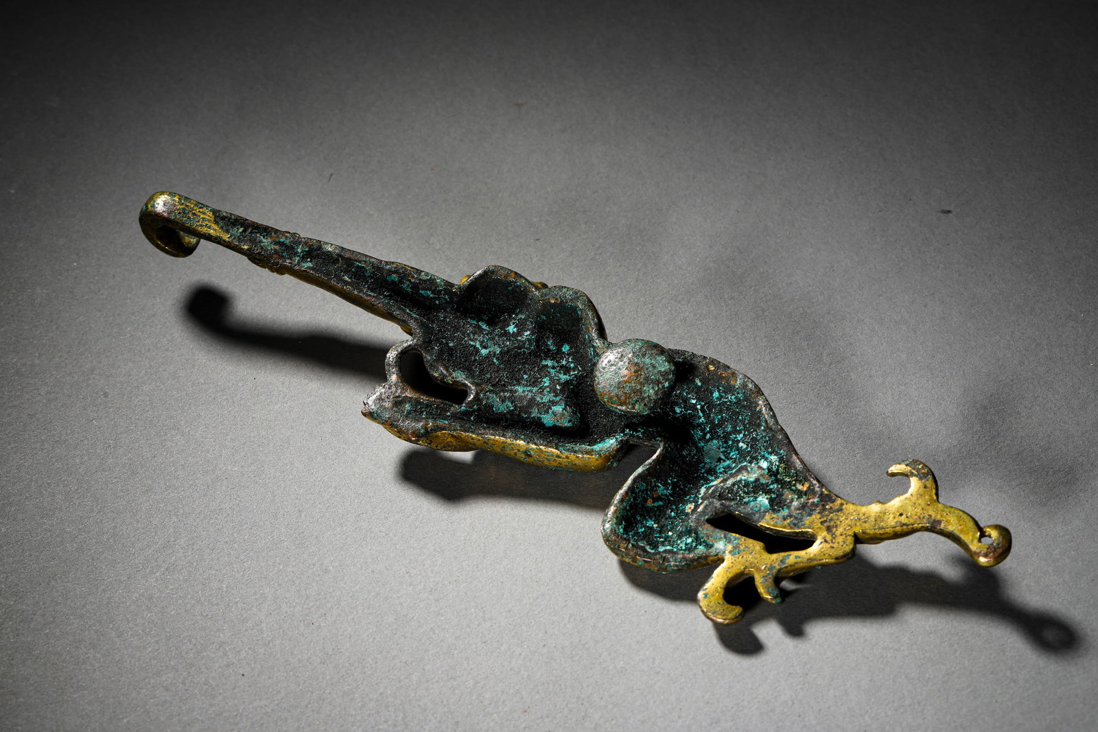 A GILT-BRONZE MONKEY-FORM BELT HOOK - 4