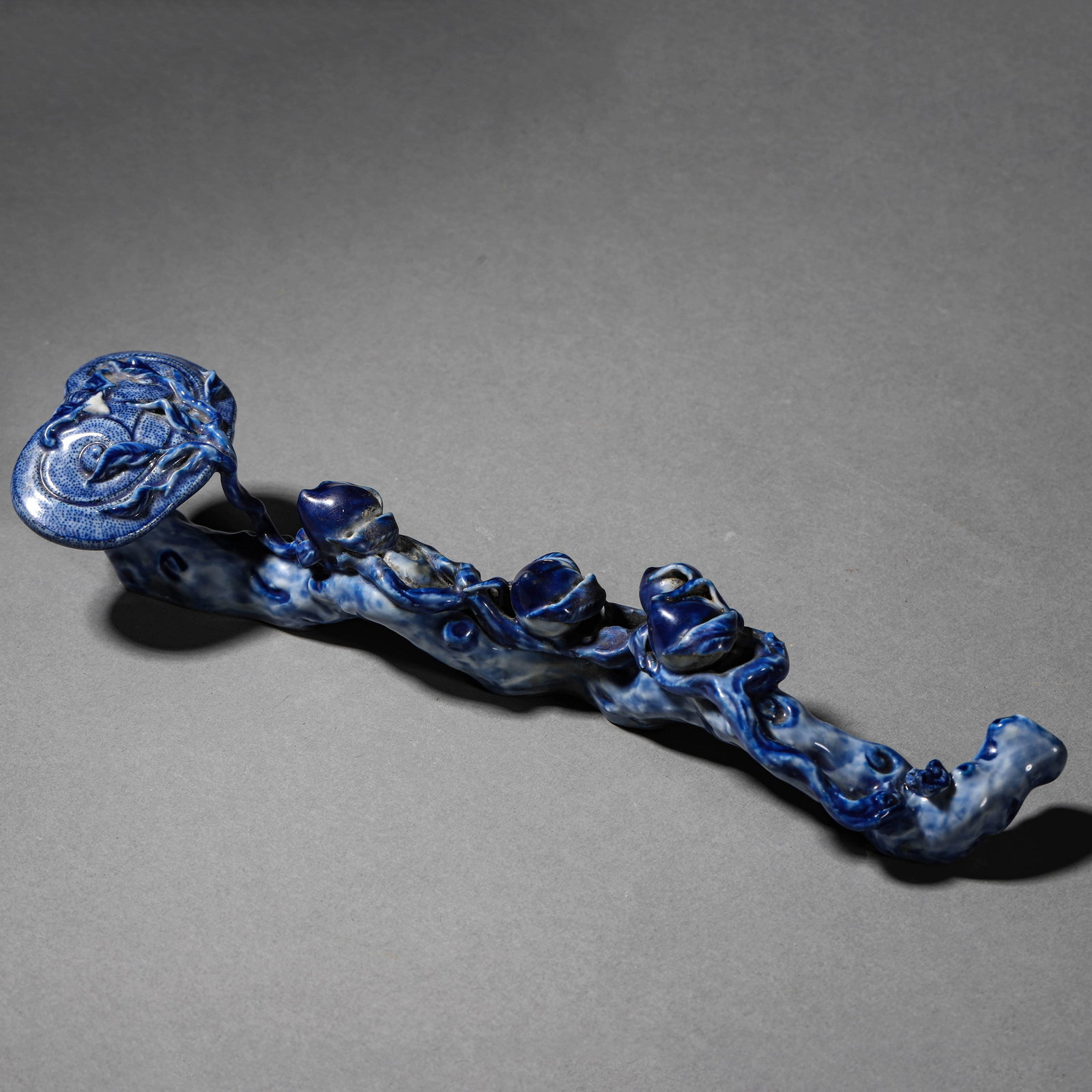 A BLUE AND WHITE RUYI SCEPTER: A BLUE AND WHITE RUYI SCEPTER Length: 11 13/16 in. (30 cm)
