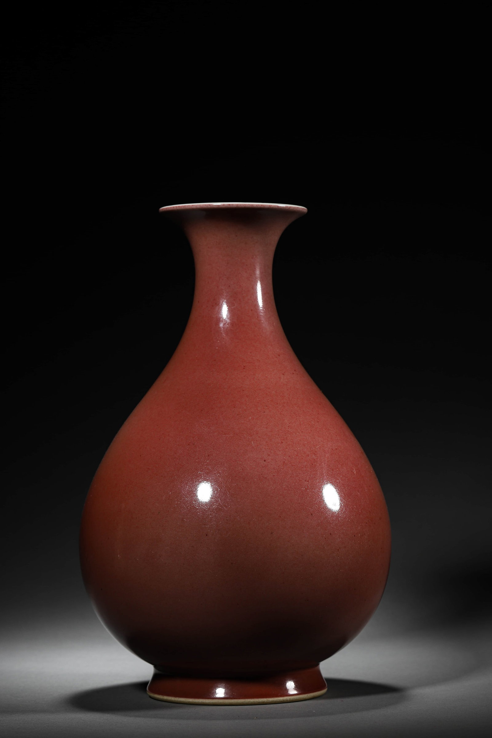 A RED-GLAZED YUHUCHUNPING: A RED-GLAZED YUHUCHUNPING Height: 10 5/8 in. (27 cm), Diameter: 6 3/4 in. (17 cm)