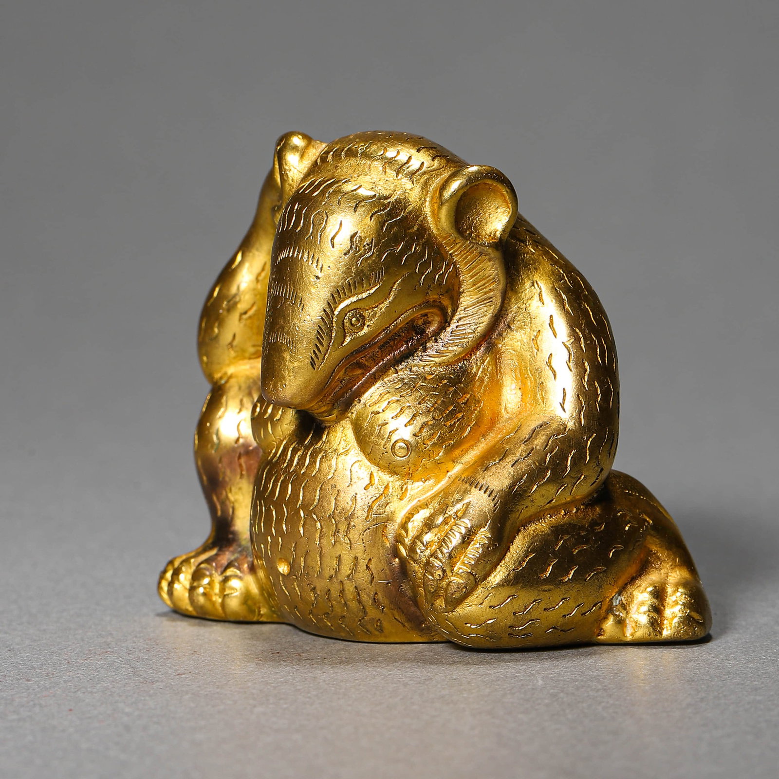 A GILT-BRONZE BEAR FIGURE - 2