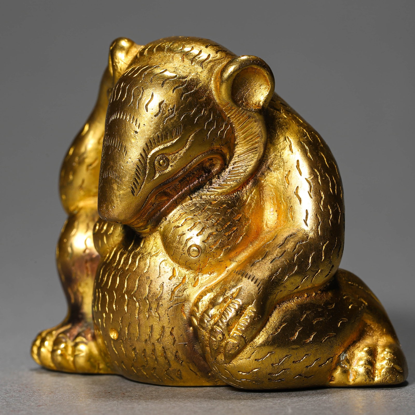 A GILT-BRONZE BEAR FIGURE - 3