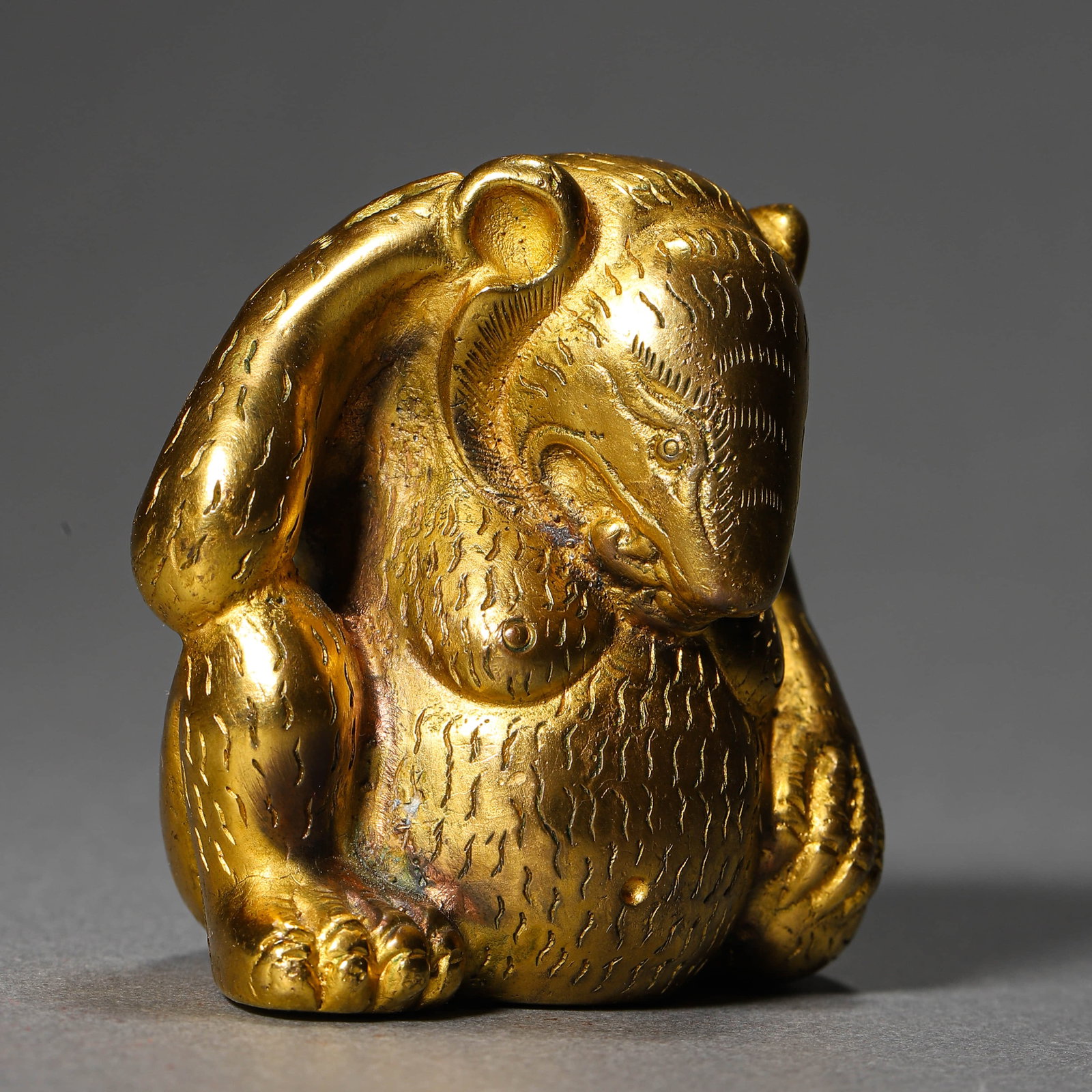 A GILT-BRONZE BEAR FIGURE - 4