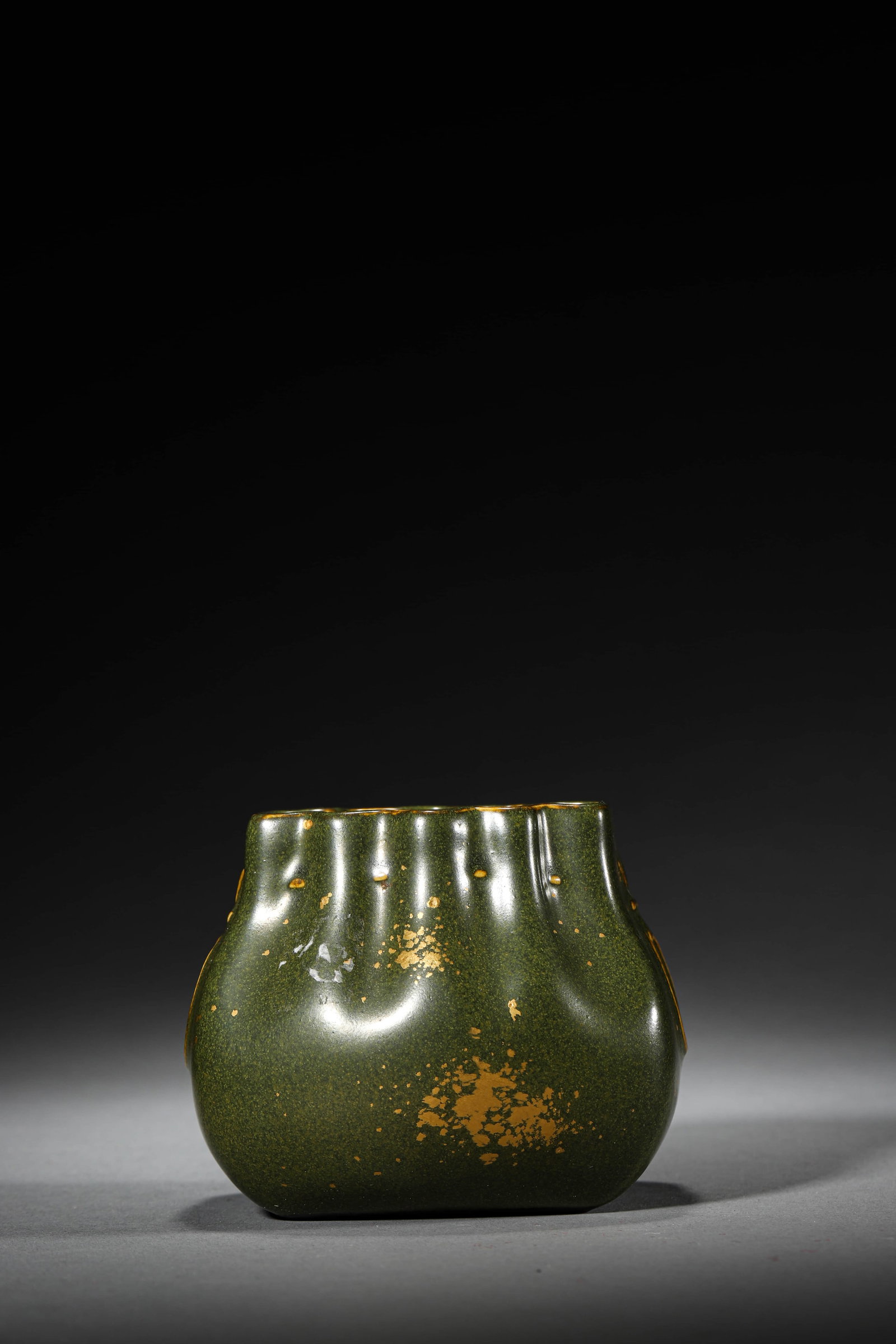 A GREEN-GLAZED SPLASHED-GILT JAR - 2