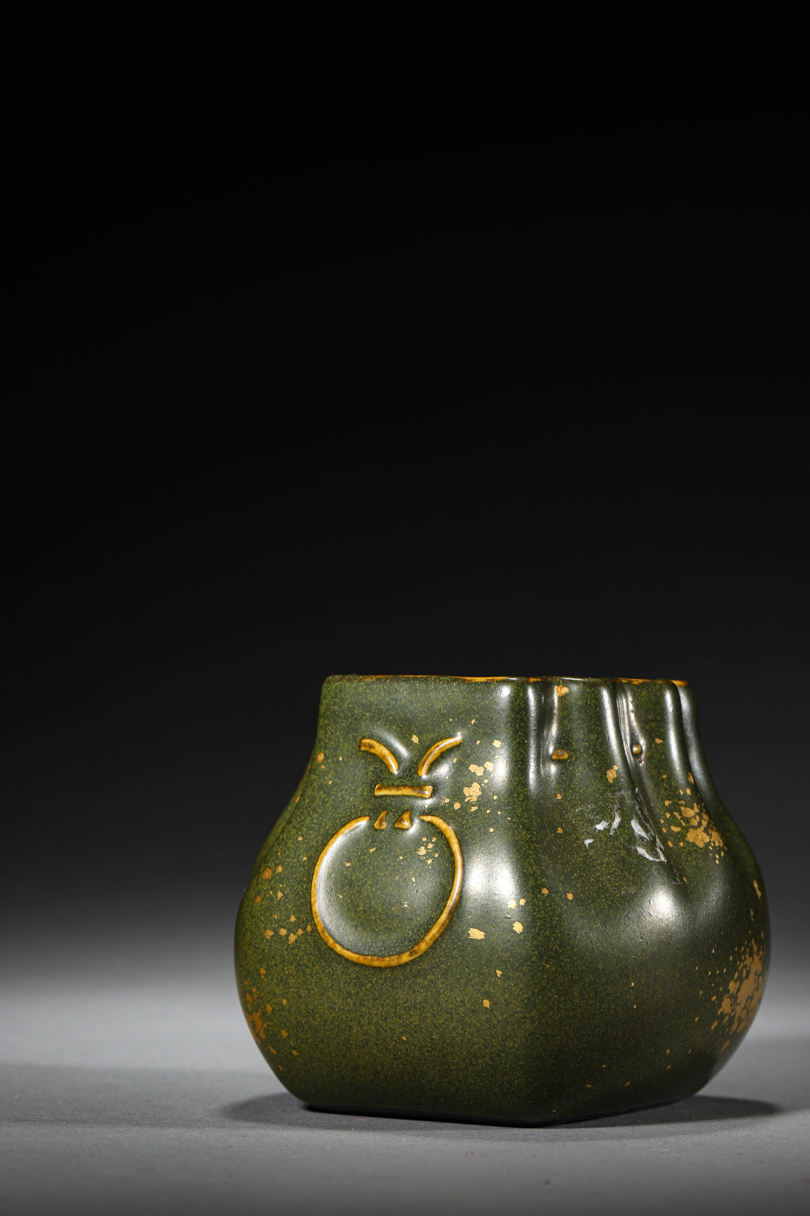 A GREEN-GLAZED SPLASHED-GILT JAR - 3