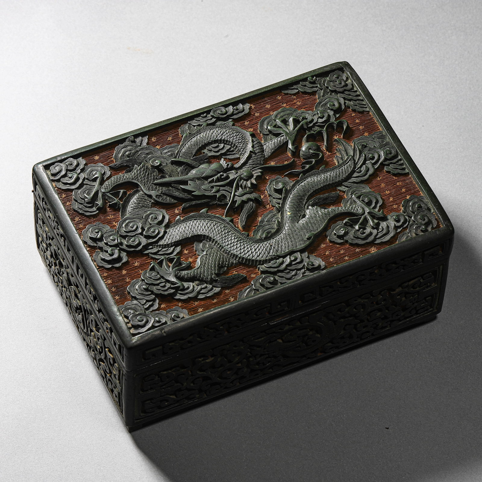 A LACQUER-OVER-COPPER TIXI COVERED BOX (1 of 6)
