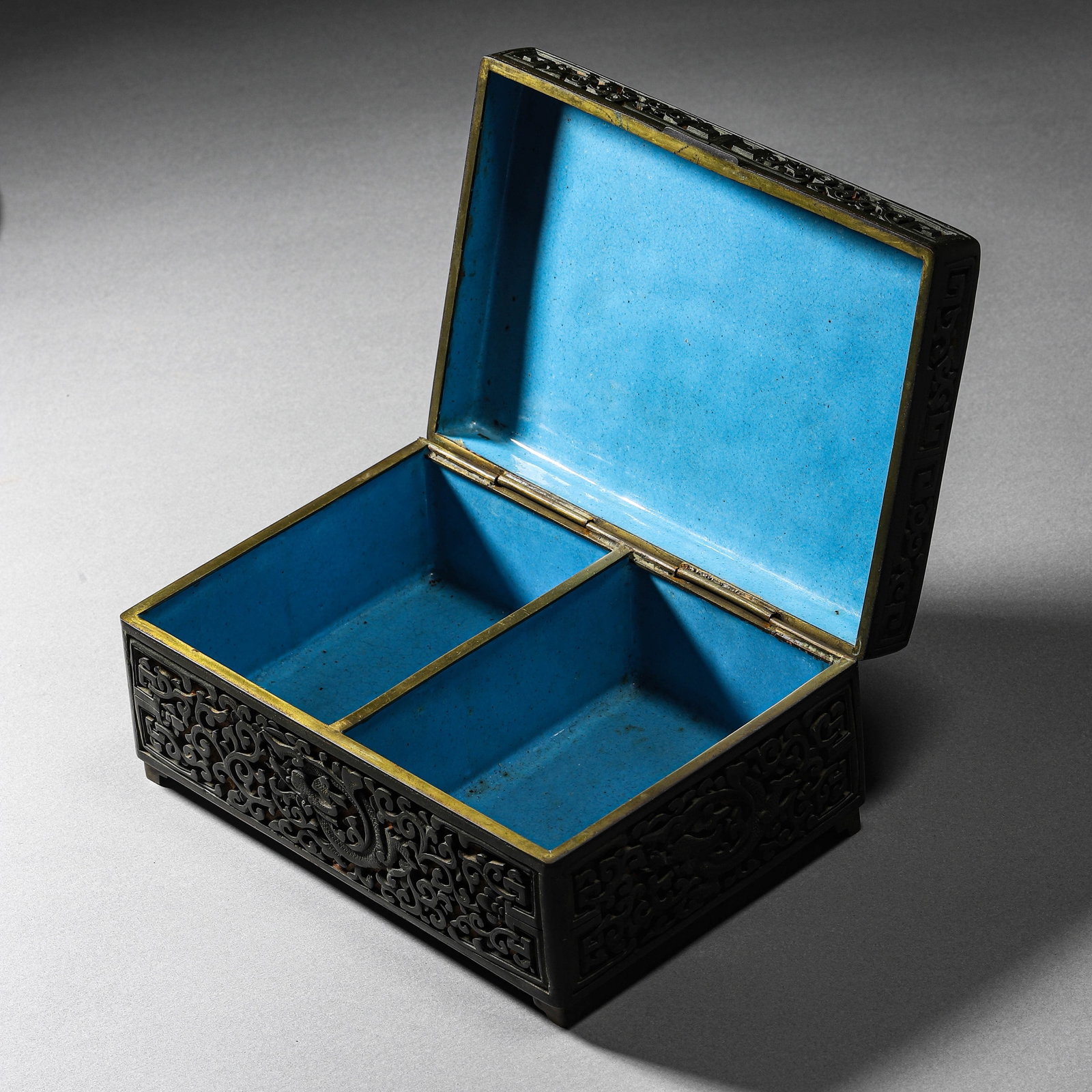 A LACQUER-OVER-COPPER TIXI COVERED BOX - 3