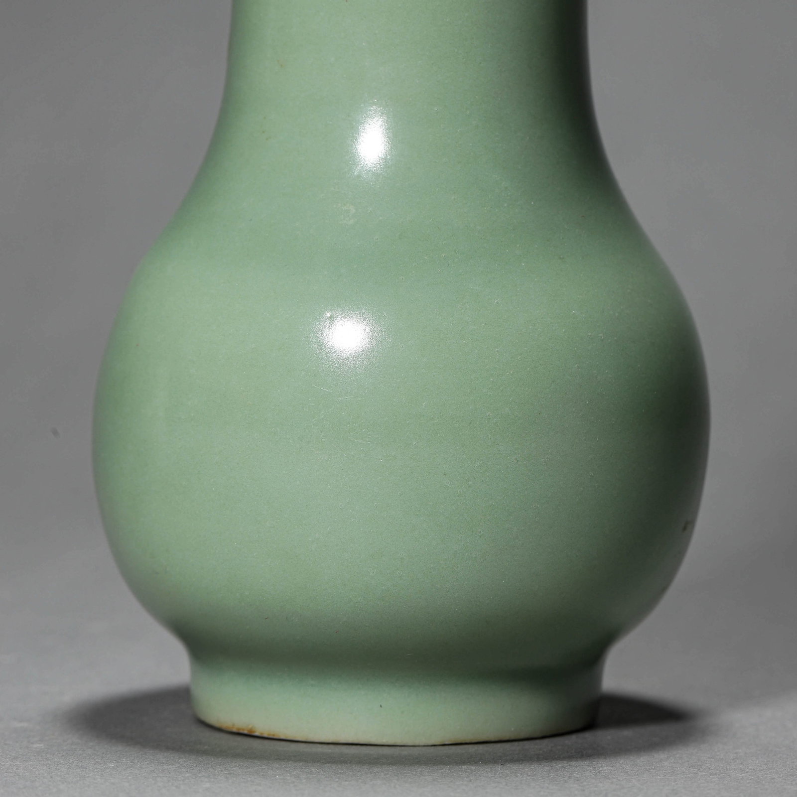 A CELADON-GLAZED VASE - 3