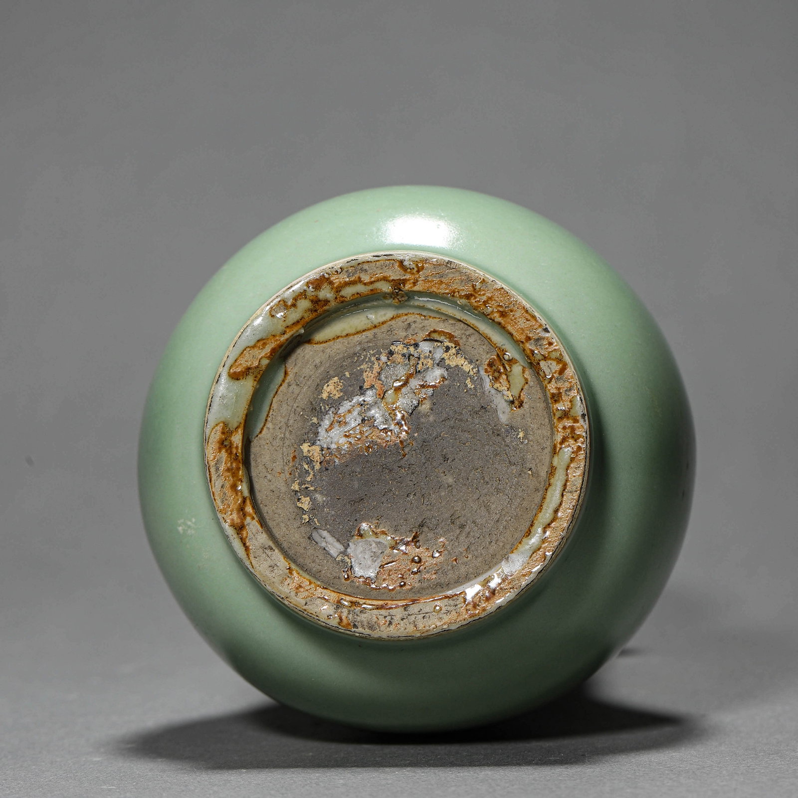A CELADON-GLAZED VASE - 5