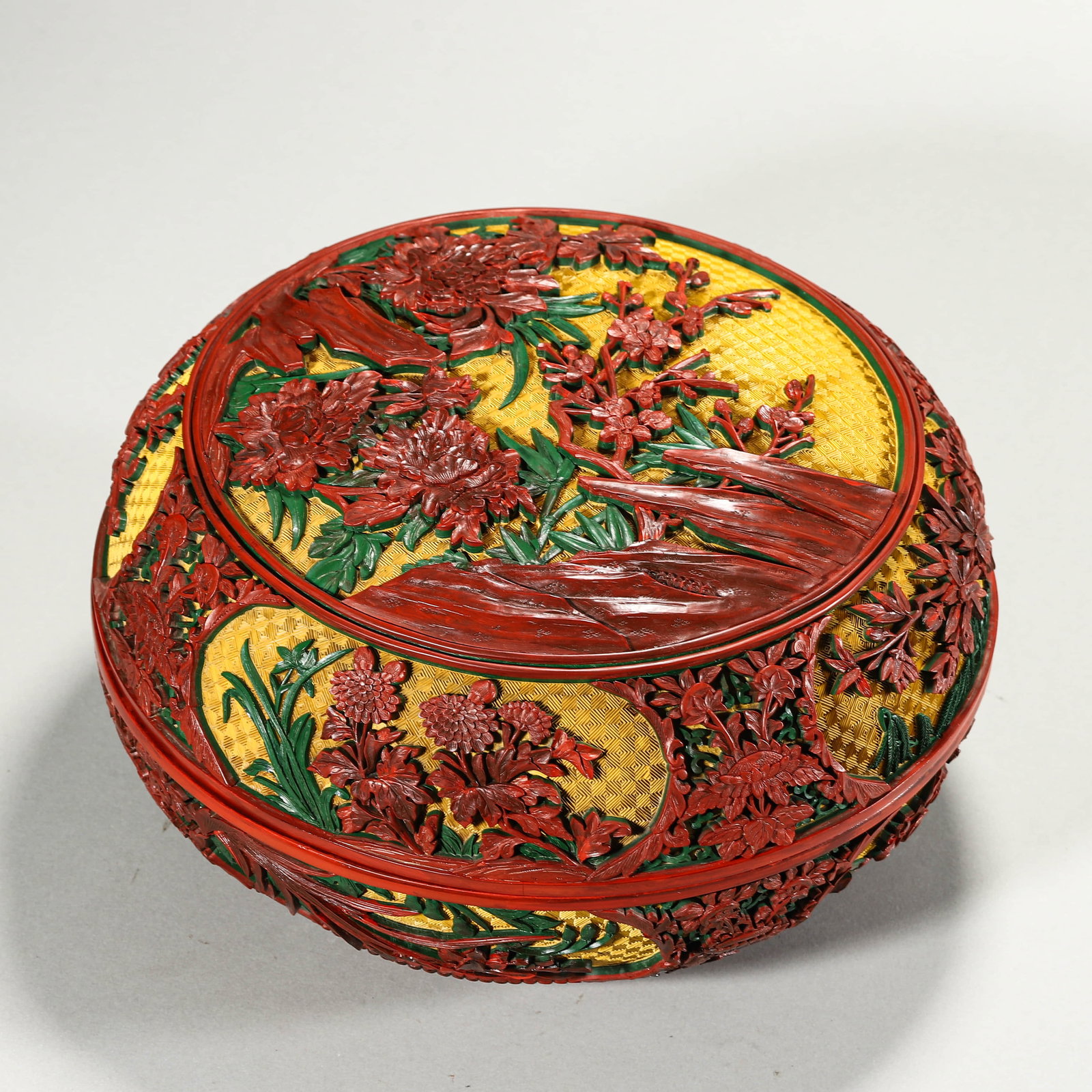 A CARVED CINNABAR LACQUER COVERED BOX - 3