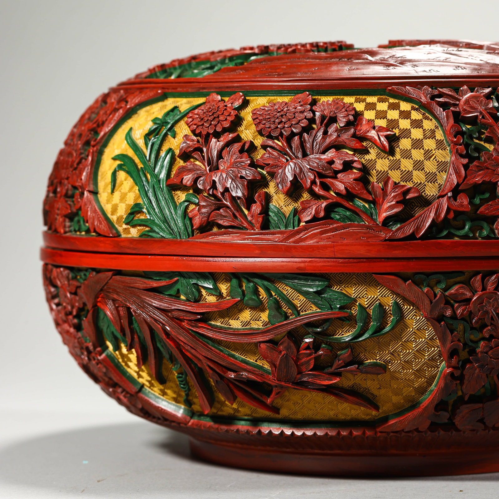 A CARVED CINNABAR LACQUER COVERED BOX - 6